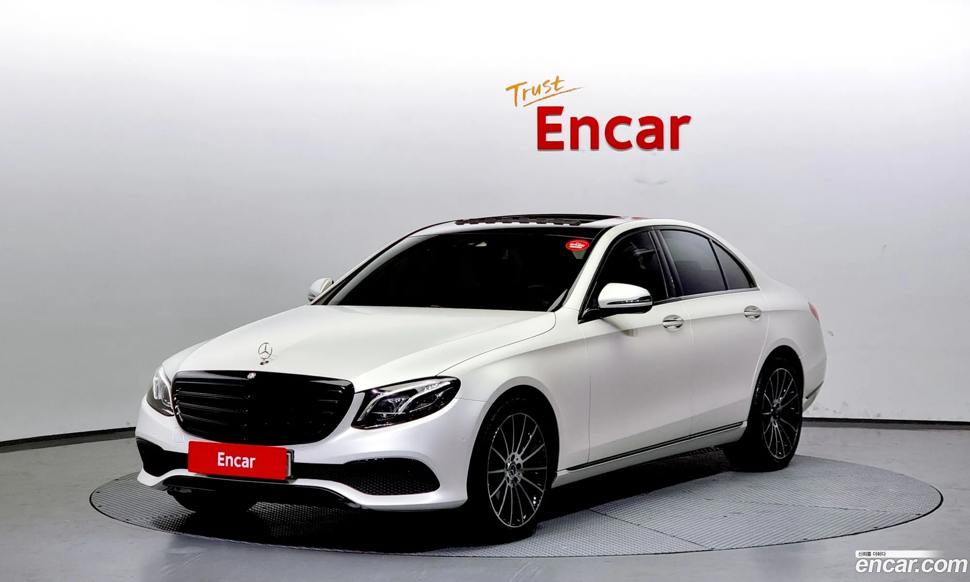 Mercedes-Benz E-Klasse E220D Exclusive 2017 - фотография 11998579