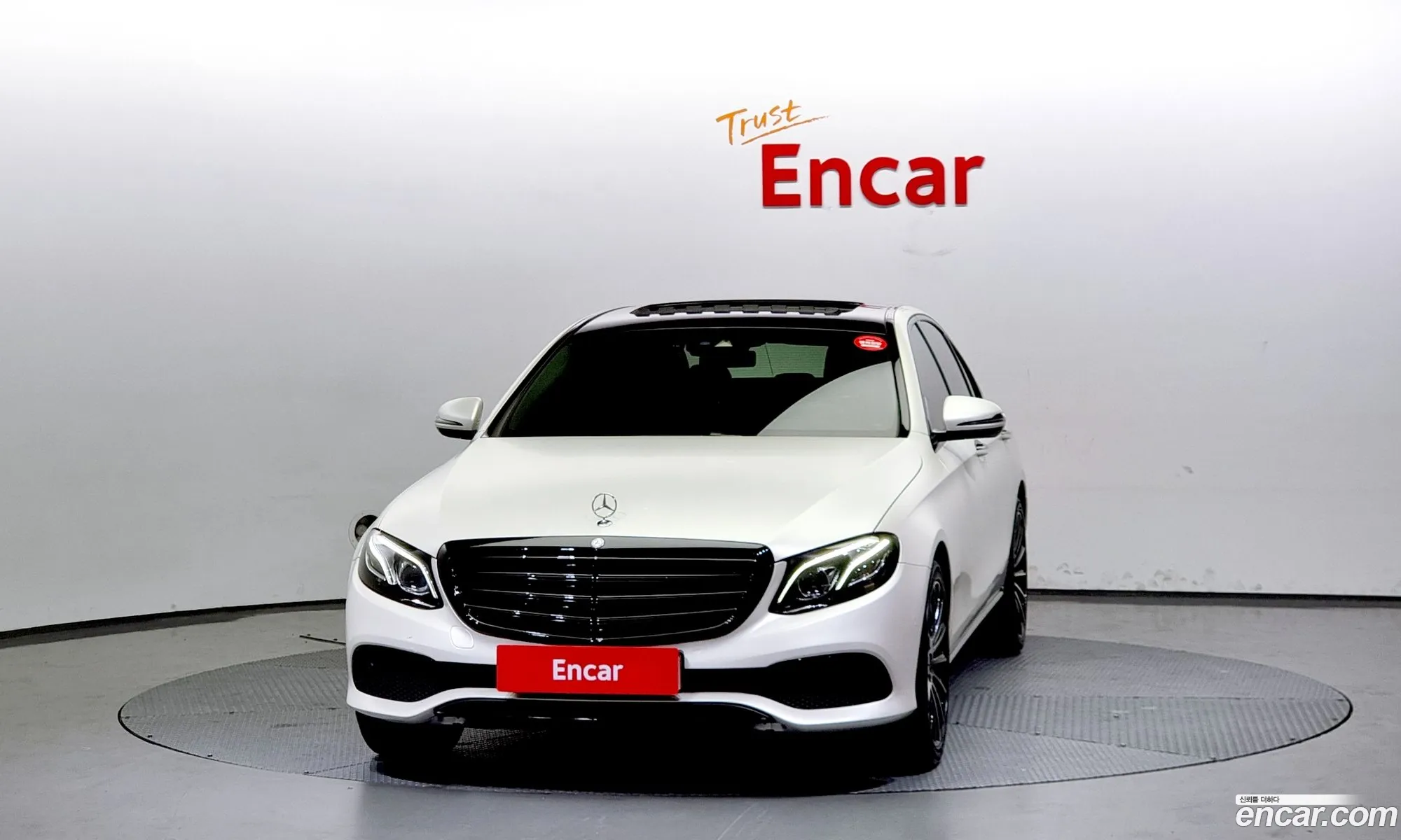 Mercedes-Benz E-Klasse E220D Exclusive 2017 - фотография 11998581