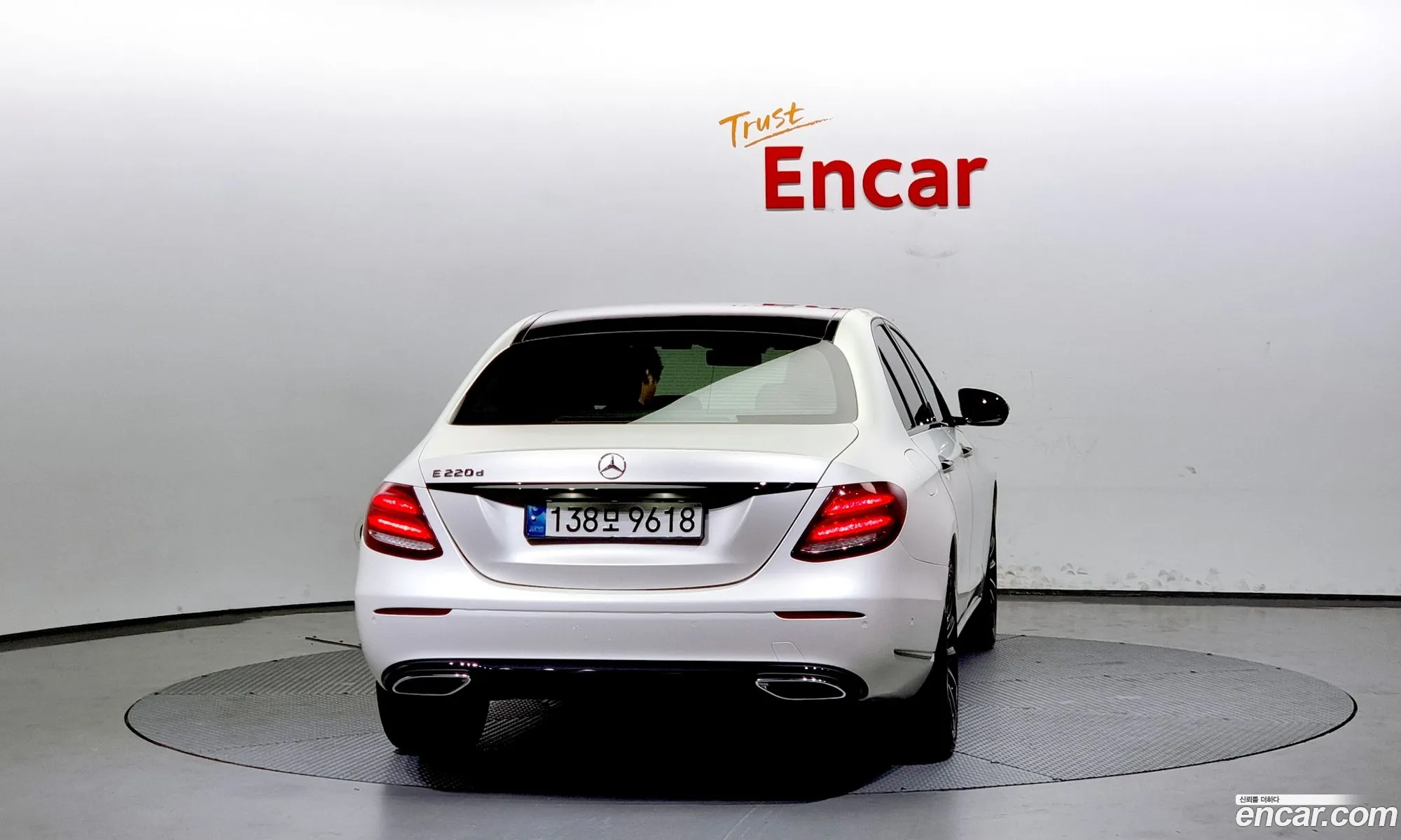 Mercedes-Benz E-Klasse E220D Exclusive 2017 - фотография 11998582