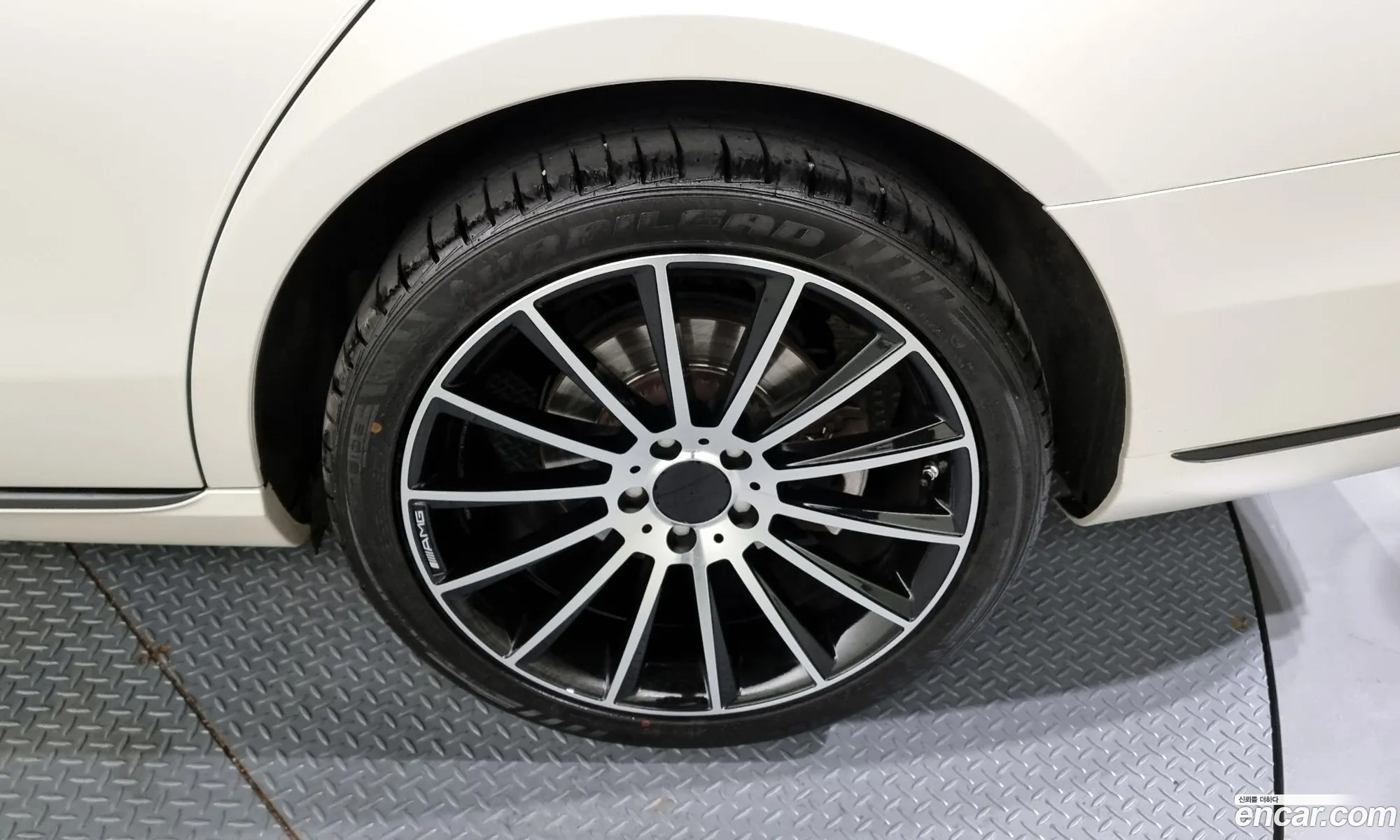 Mercedes-Benz E-Klasse E220D Exclusive 2017 - фотография 11998583