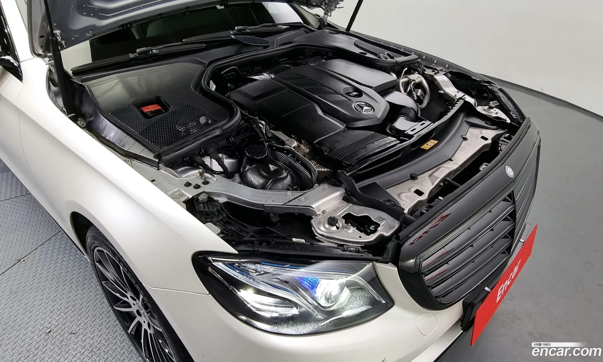 Mercedes-Benz E-Klasse E220D Exclusive 2017 - фотография 11998584