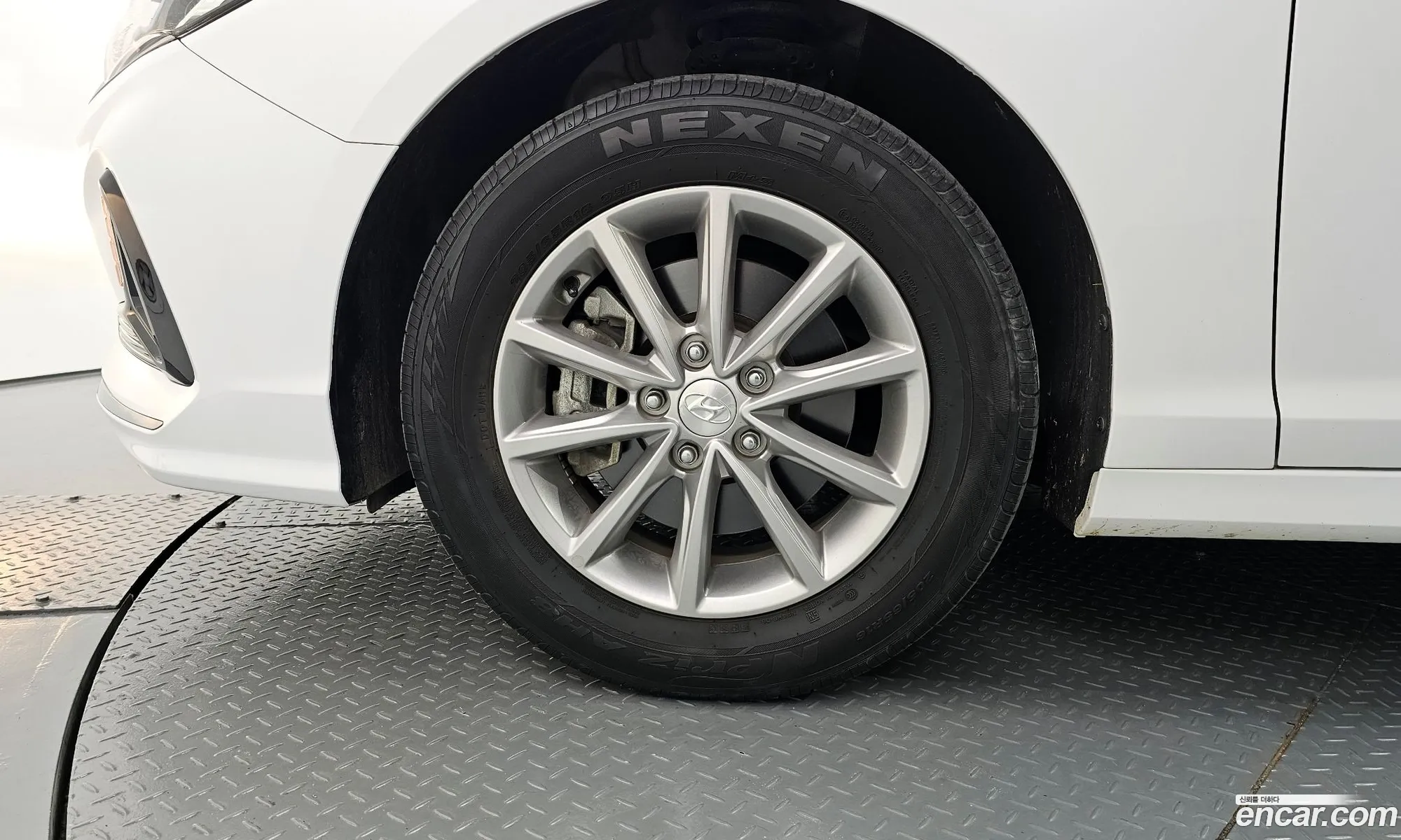 Hyundai Sonata Lpi Style 2019 - фотография 14336492