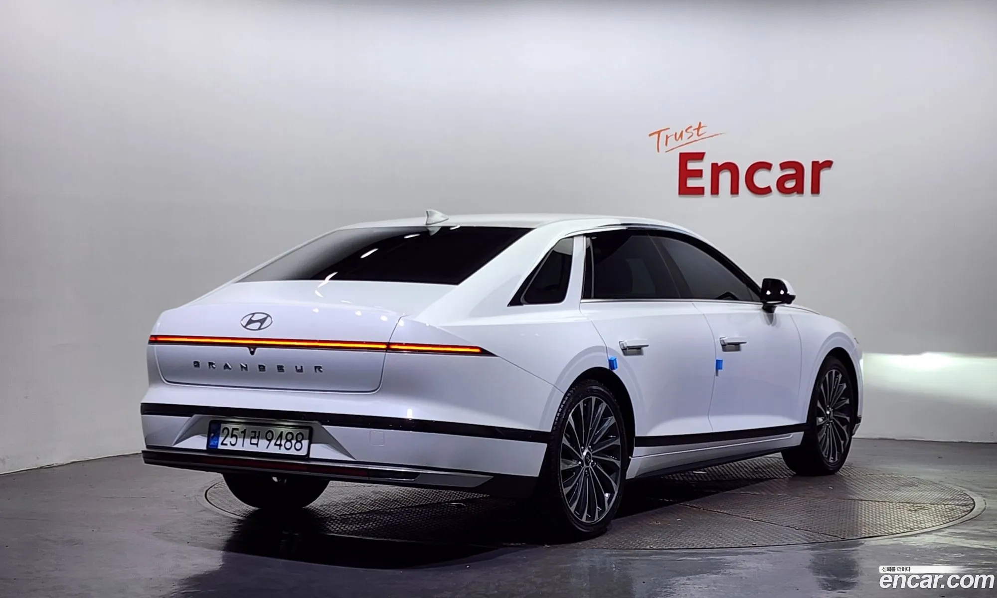 Hyundai Grandeur 35 Lpg 2Wd 2023 - фотография 11953490