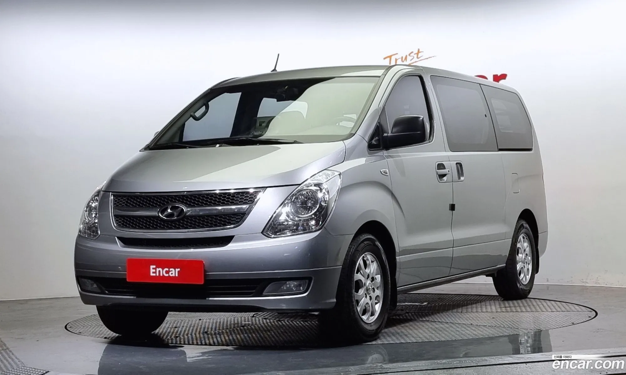 Hyundai Starex 5-Seater Van 2012 - фотография 11469113