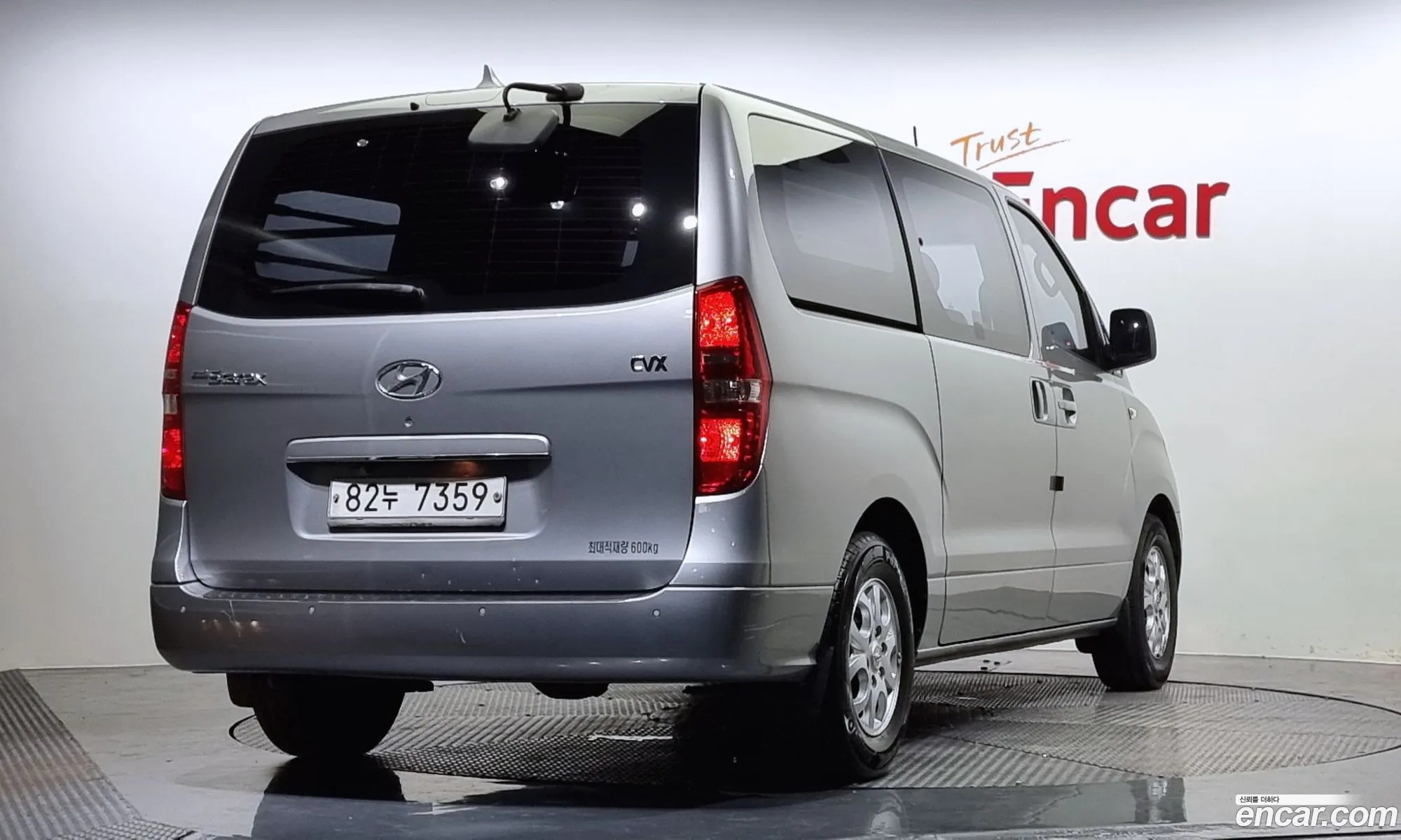 Hyundai Starex 5-Seater Van 2012 - фотография 11469114