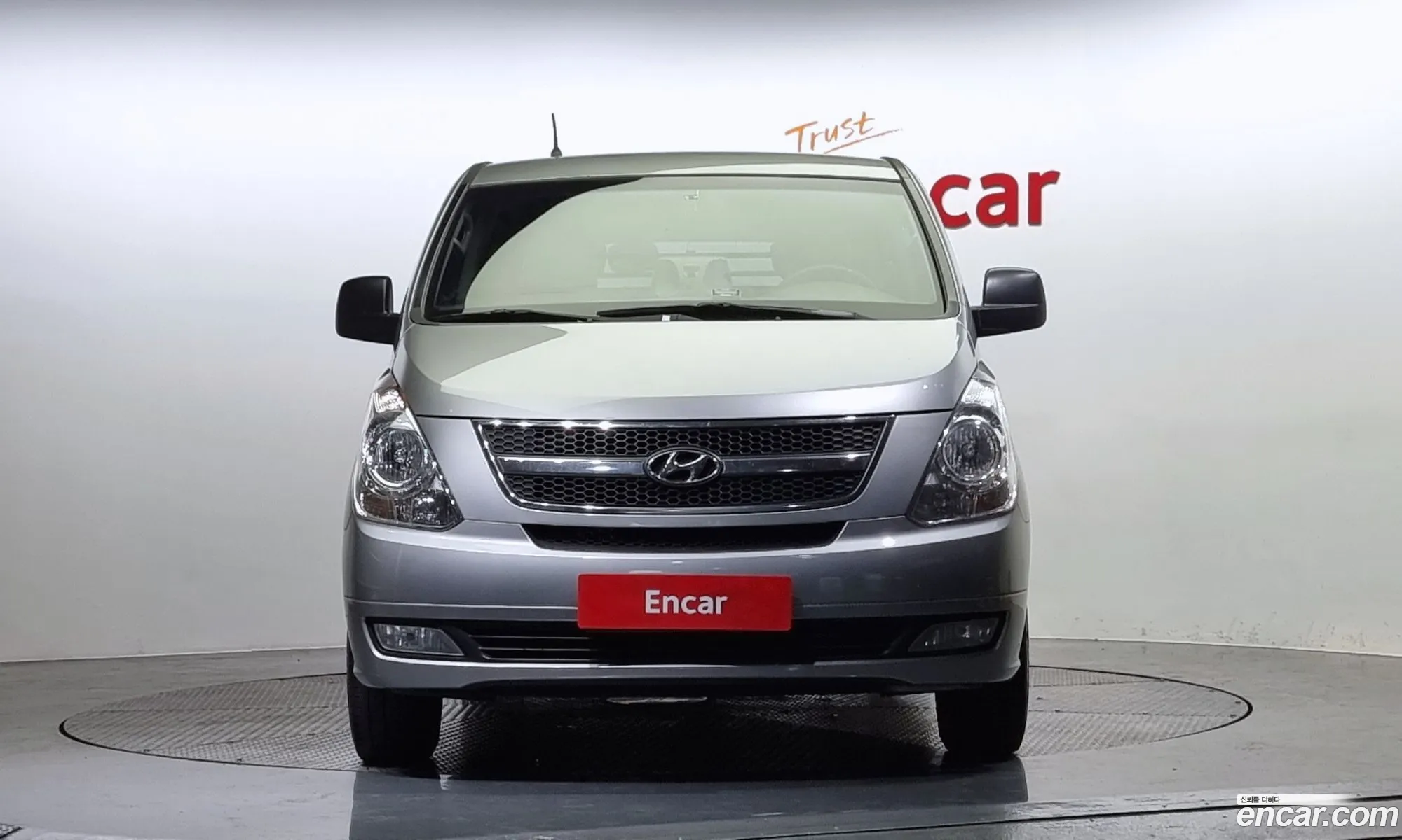 Hyundai Starex 5-Seater Van 2012 - фотография 11469115