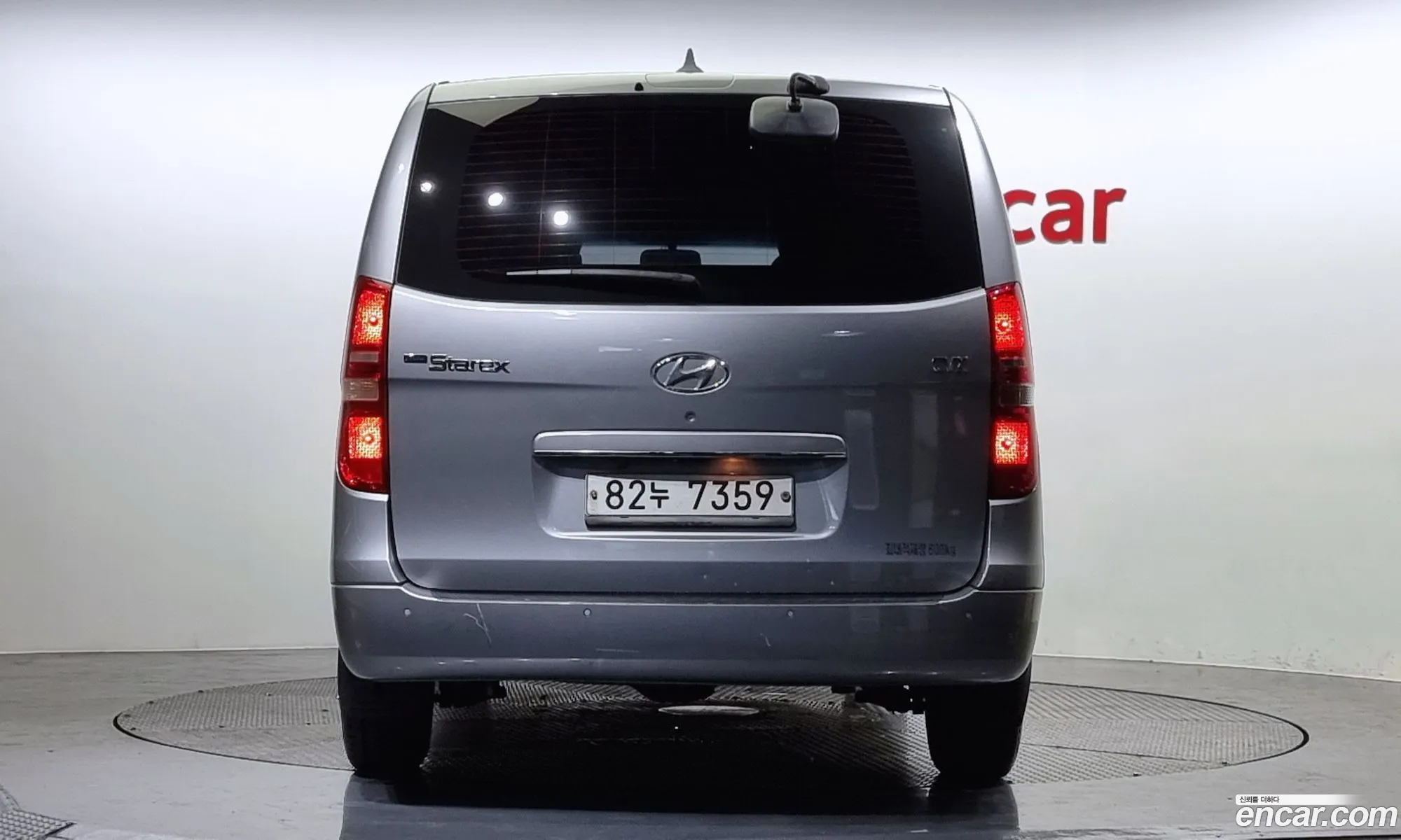 Hyundai Starex 5-Seater Van 2012 - фотография 11469116
