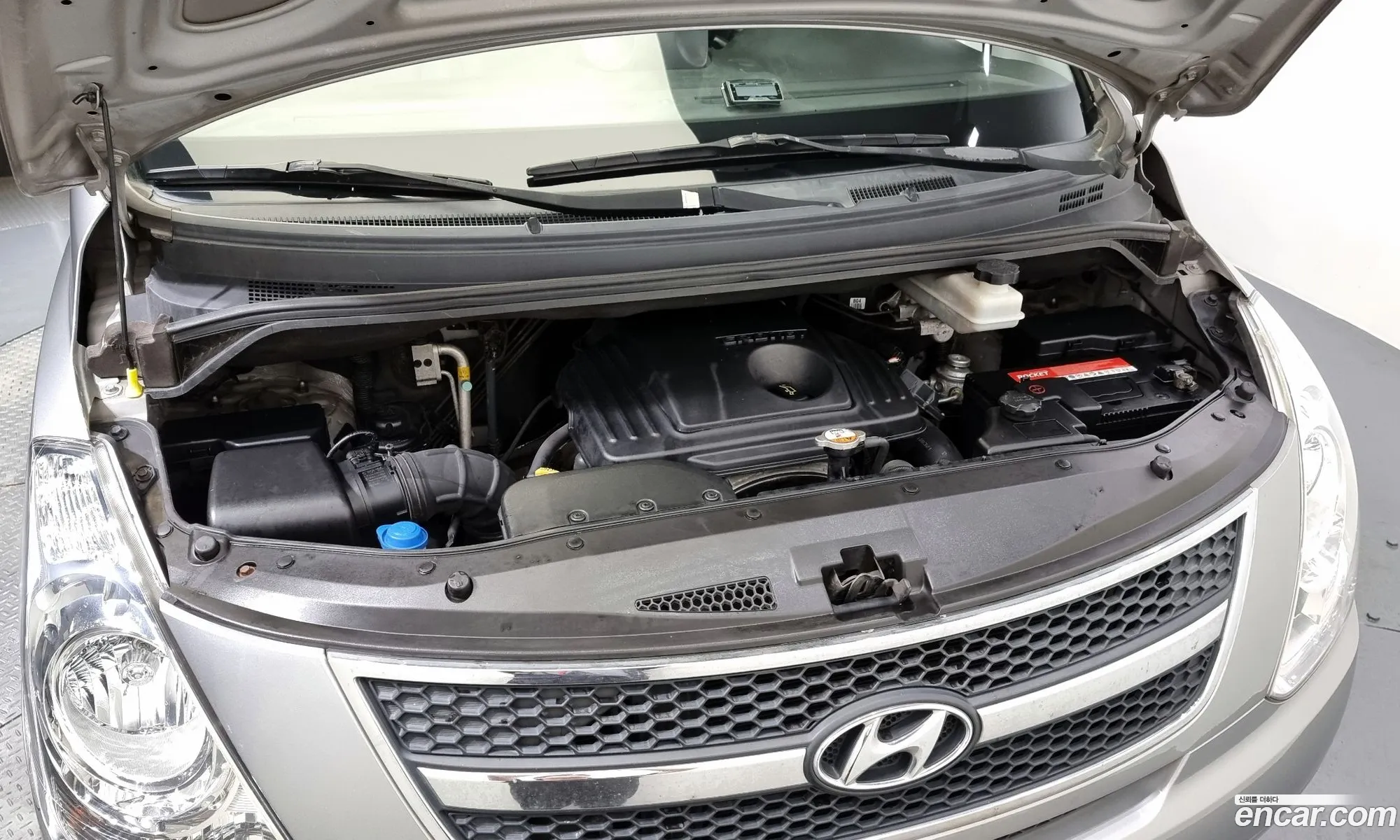 Hyundai Starex 5-Seater Van 2012 - фотография 11469118