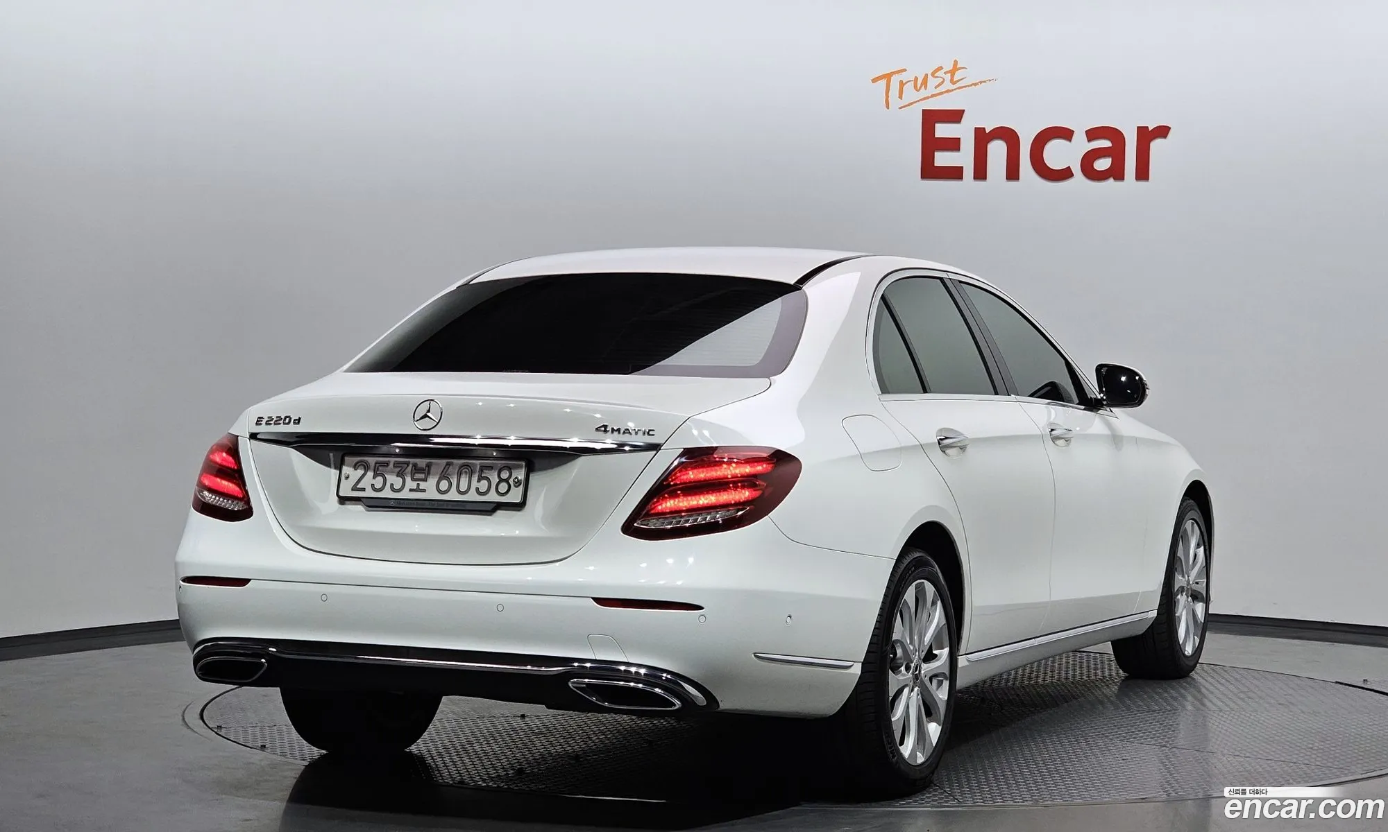 Mercedes-Benz E-Klasse V W213 S213 C238 E220D 4Matic Exclusive 2019 - фотография 13301513