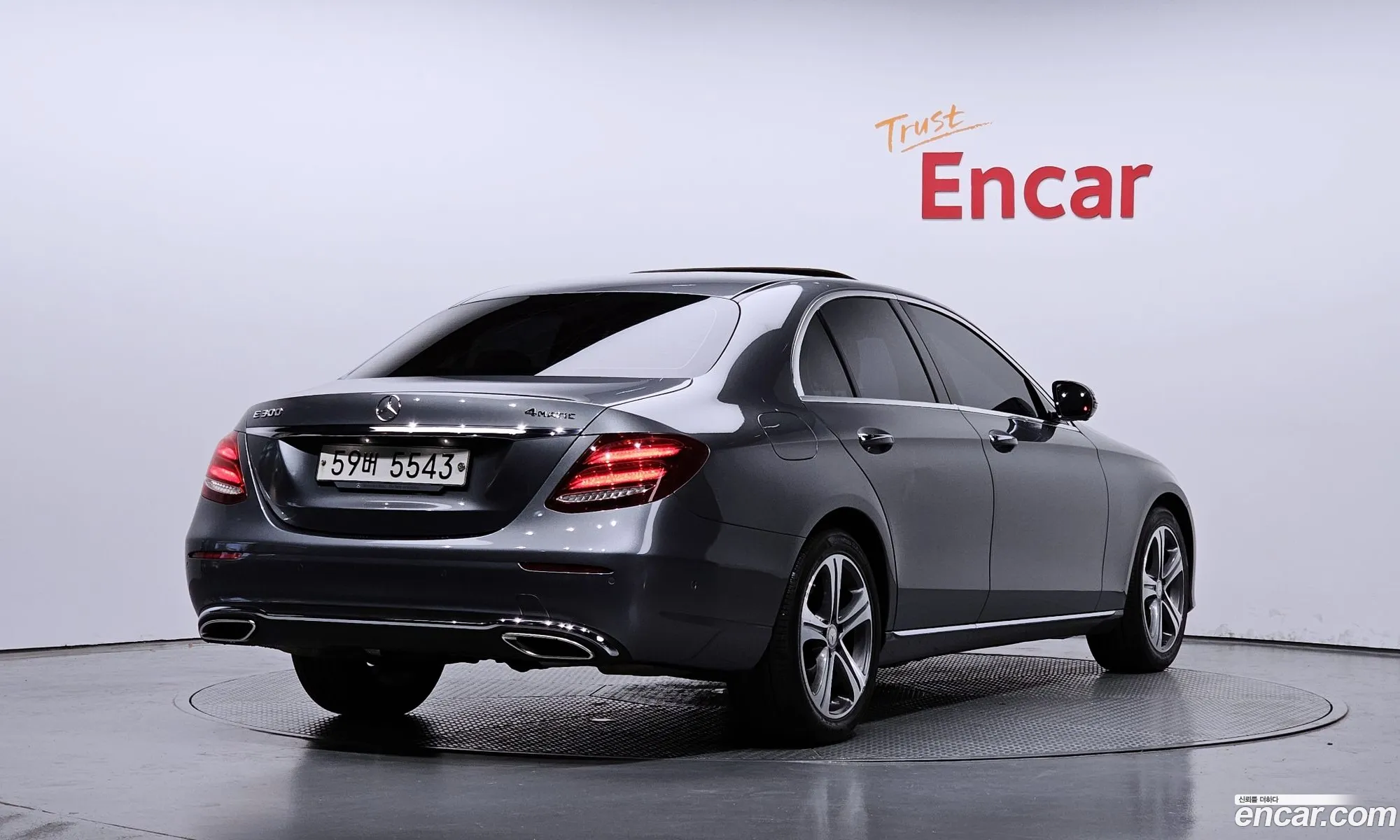 Mercedes-Benz E-Klasse E300 4Matic Avantgarde Intelligent Drive 2017 - фотография 12093331