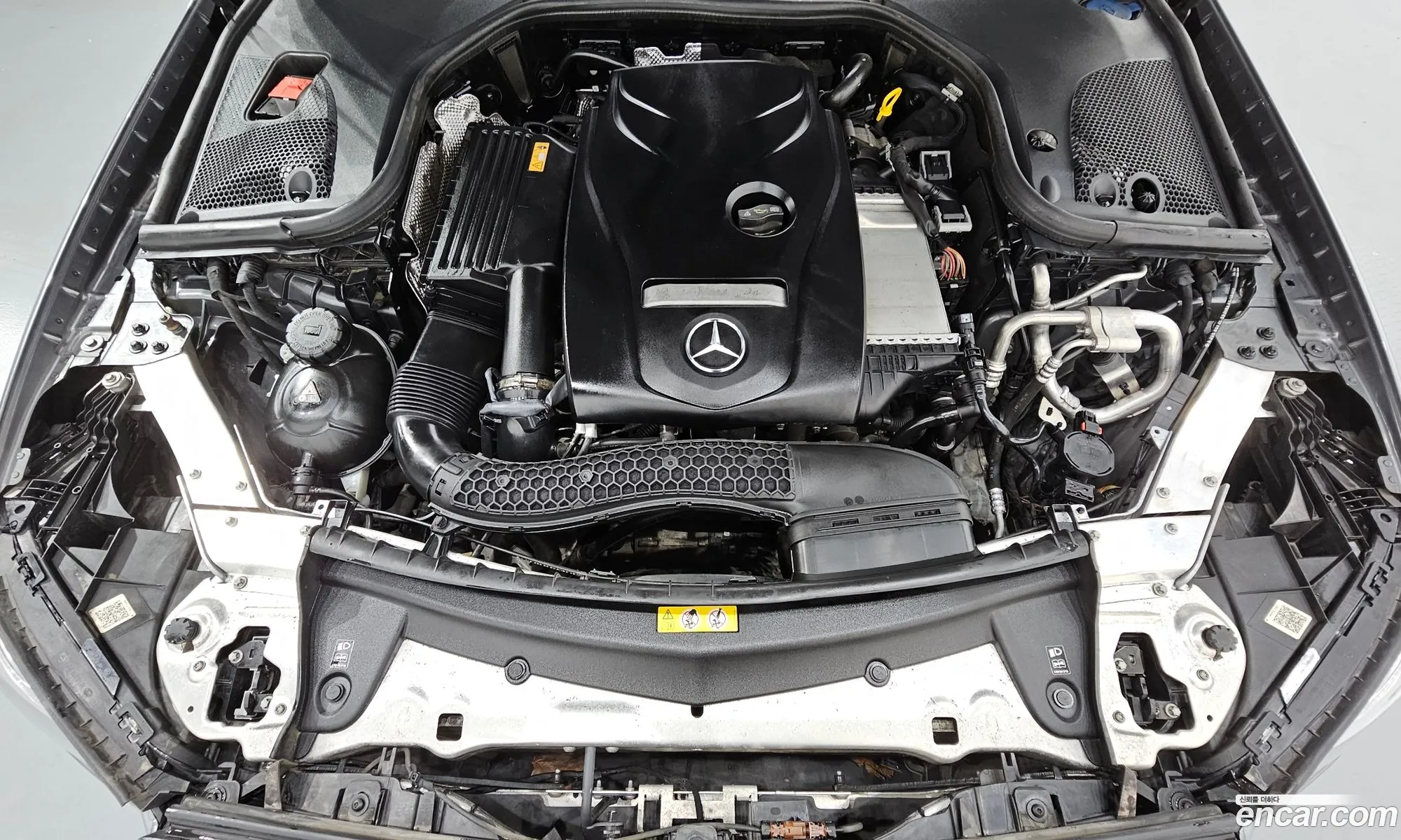 Mercedes-Benz E-Klasse E300 4Matic Avantgarde Intelligent Drive 2017 - фотография 12093335