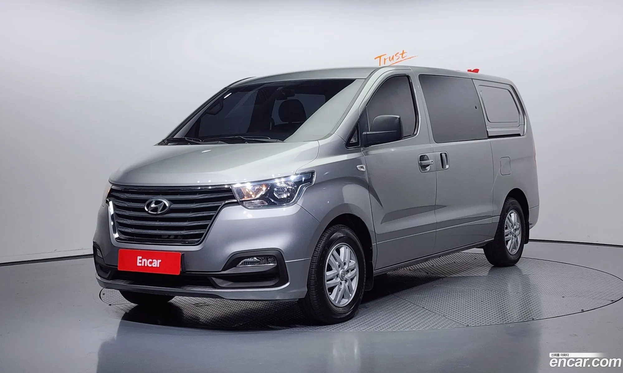Hyundai Starex 5 Seater Van 2020 - фотография 12824286