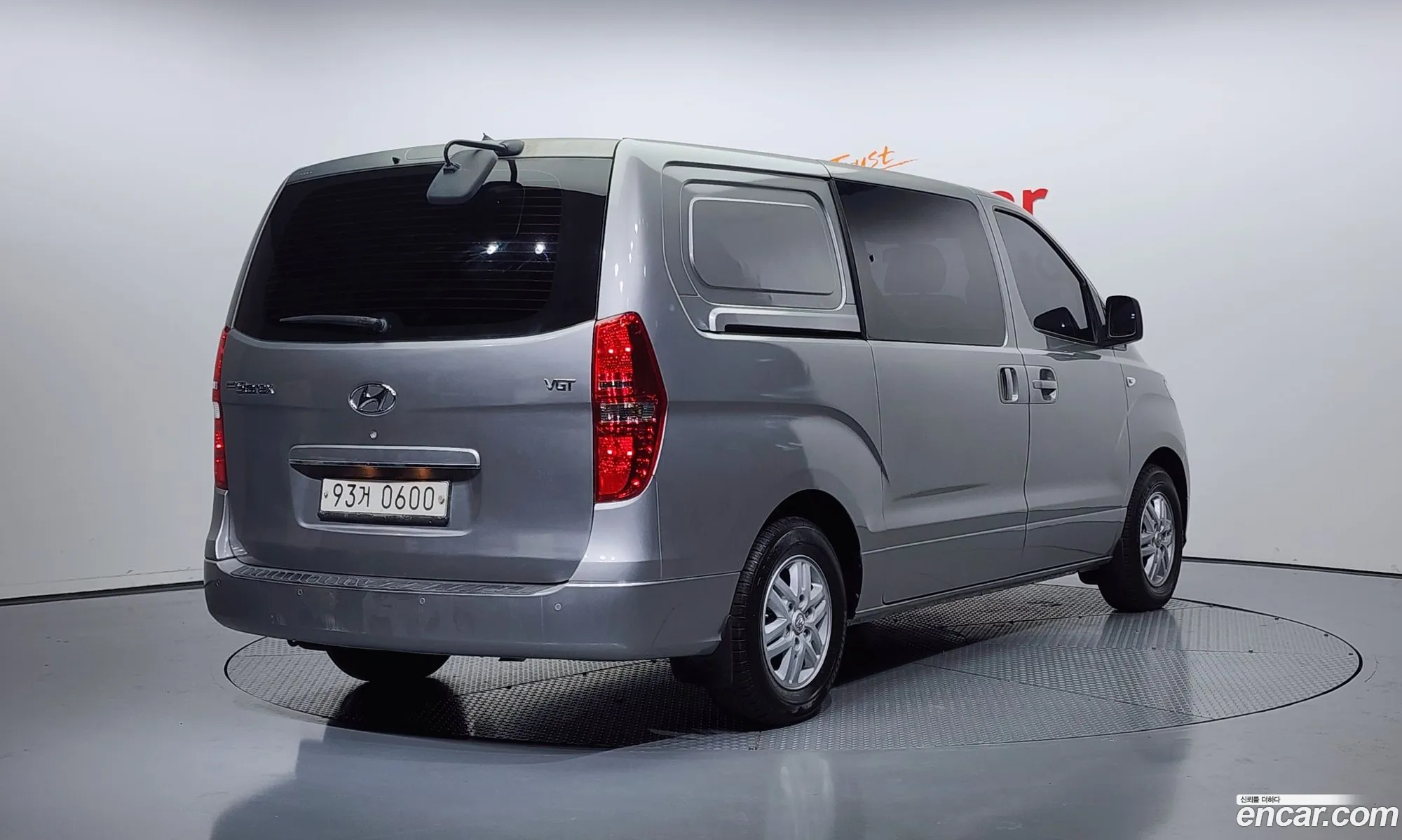 Hyundai Starex 5 Seater Van 2020 - фотография 12824287