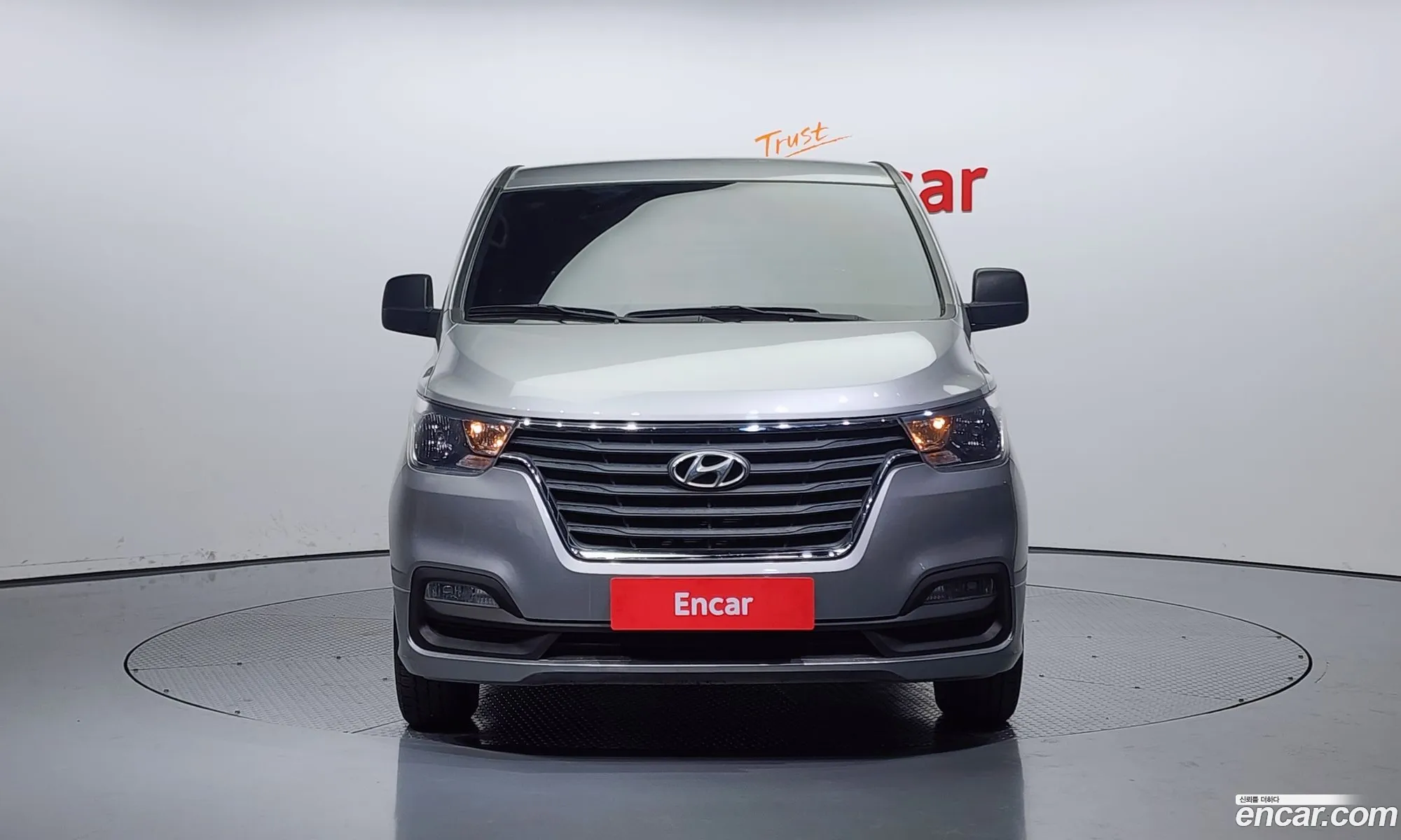 Hyundai Starex 5 Seater Van 2020 - фотография 12824288