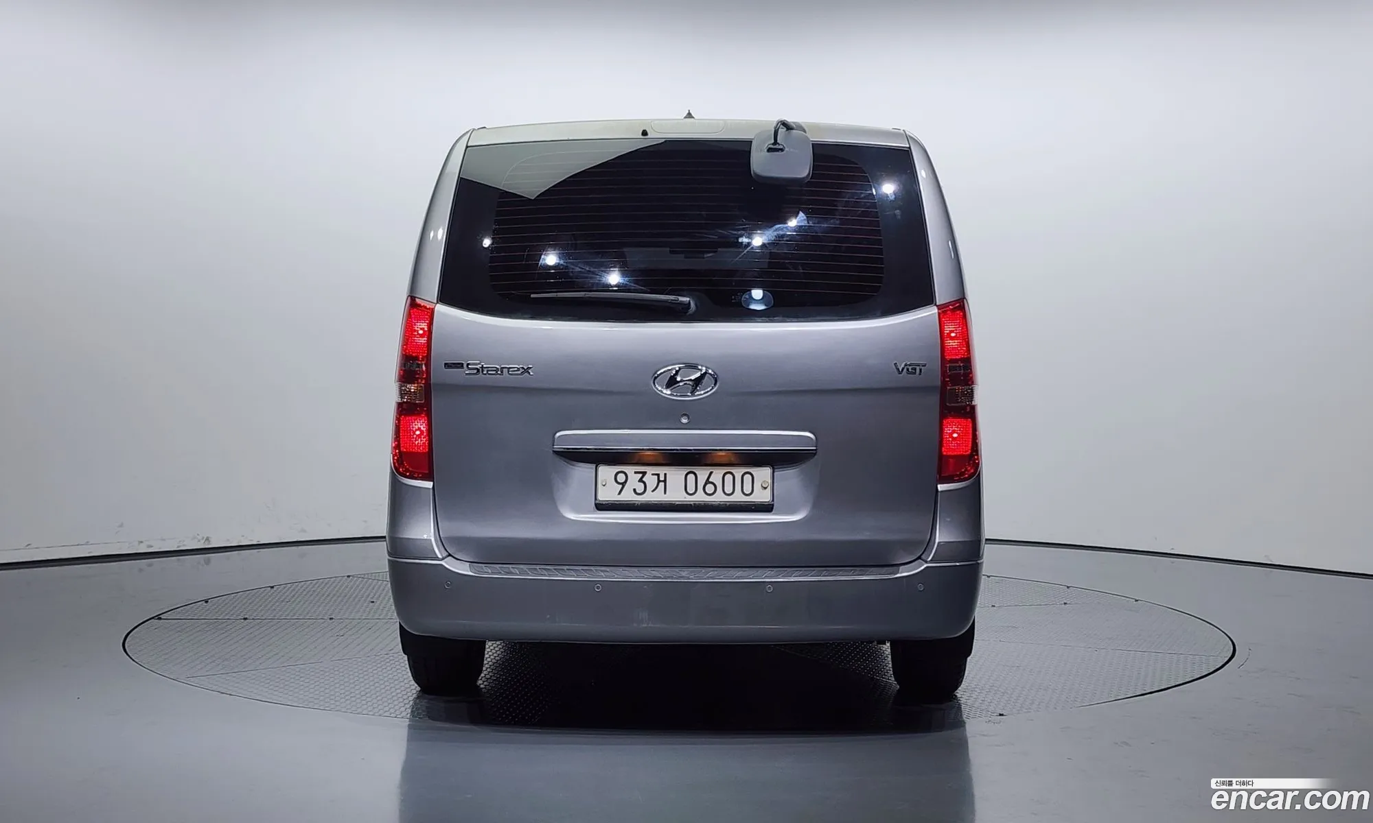 Hyundai Starex 5 Seater Van 2020 - фотография 12824289