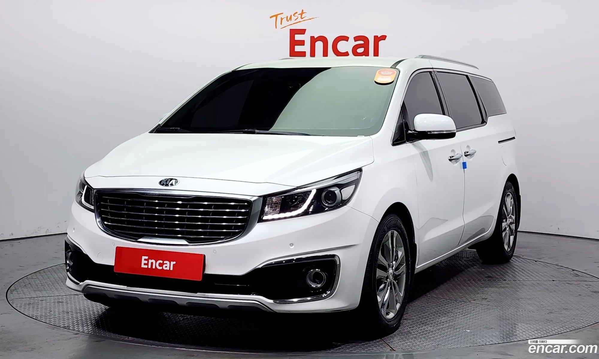 Kia Carnival 9-Seater Noblesse 2016 - фотография 11258931