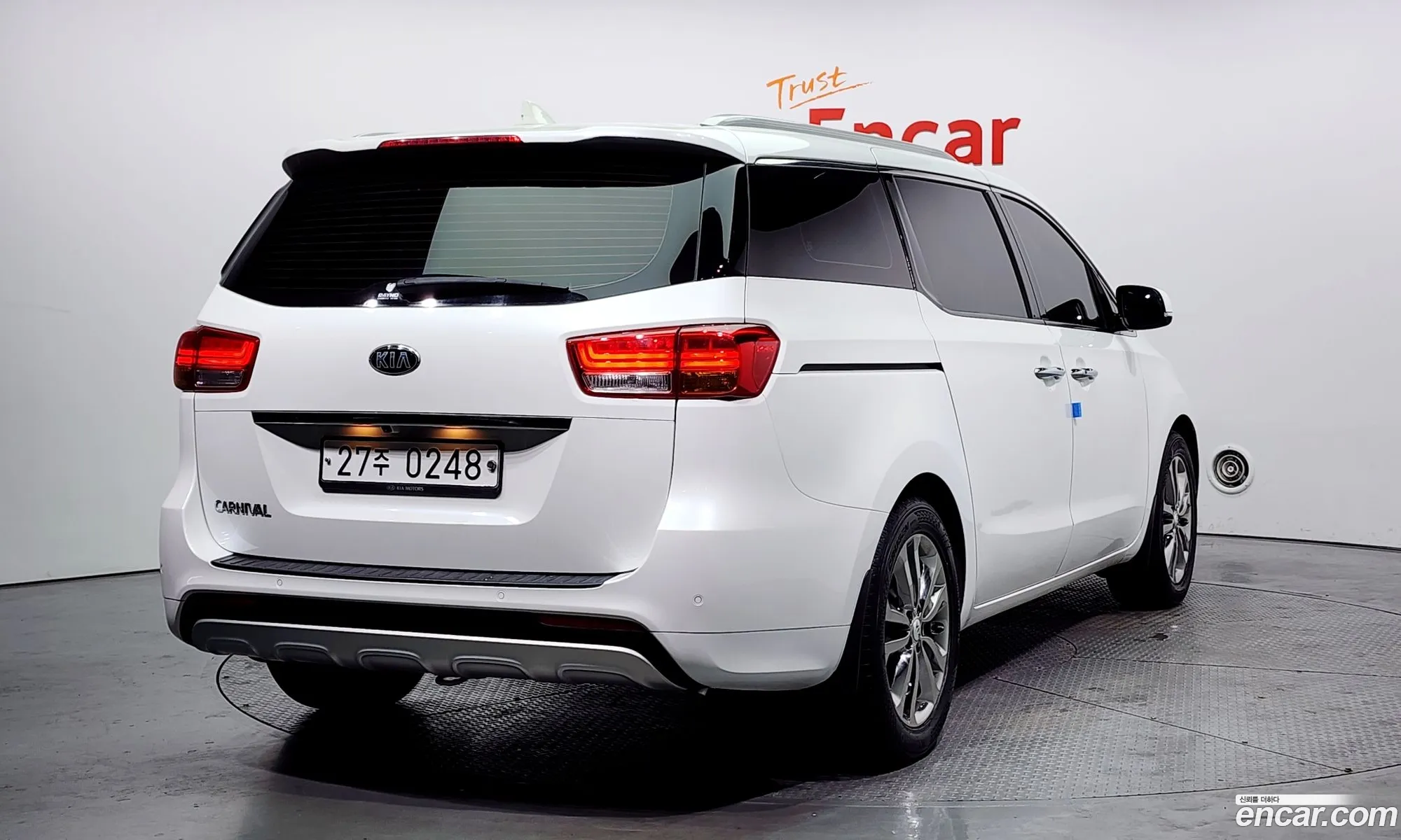 Kia Carnival 9-Seater Noblesse 2016 - фотография 11258932
