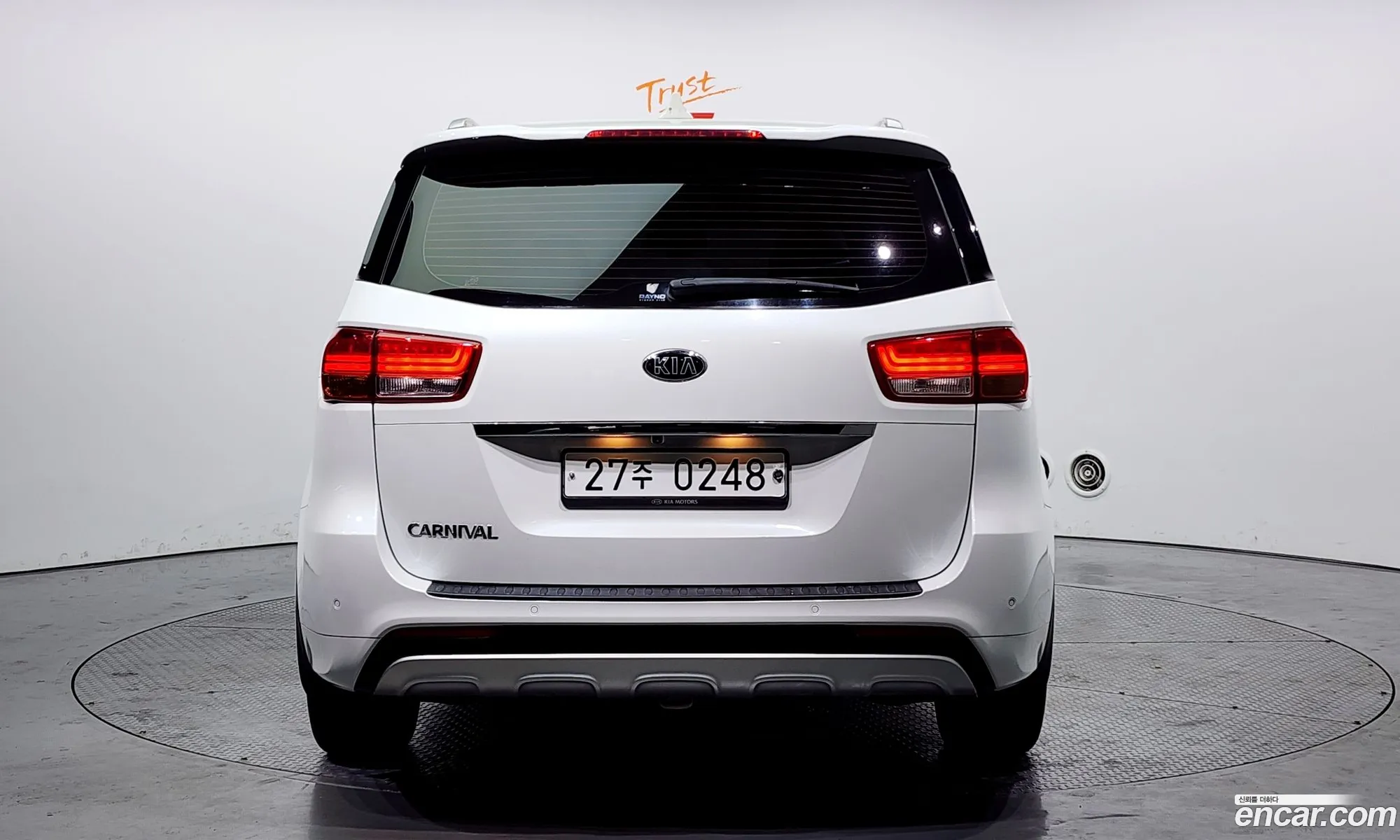 Kia Carnival 9-Seater Noblesse 2016 - фотография 11258934