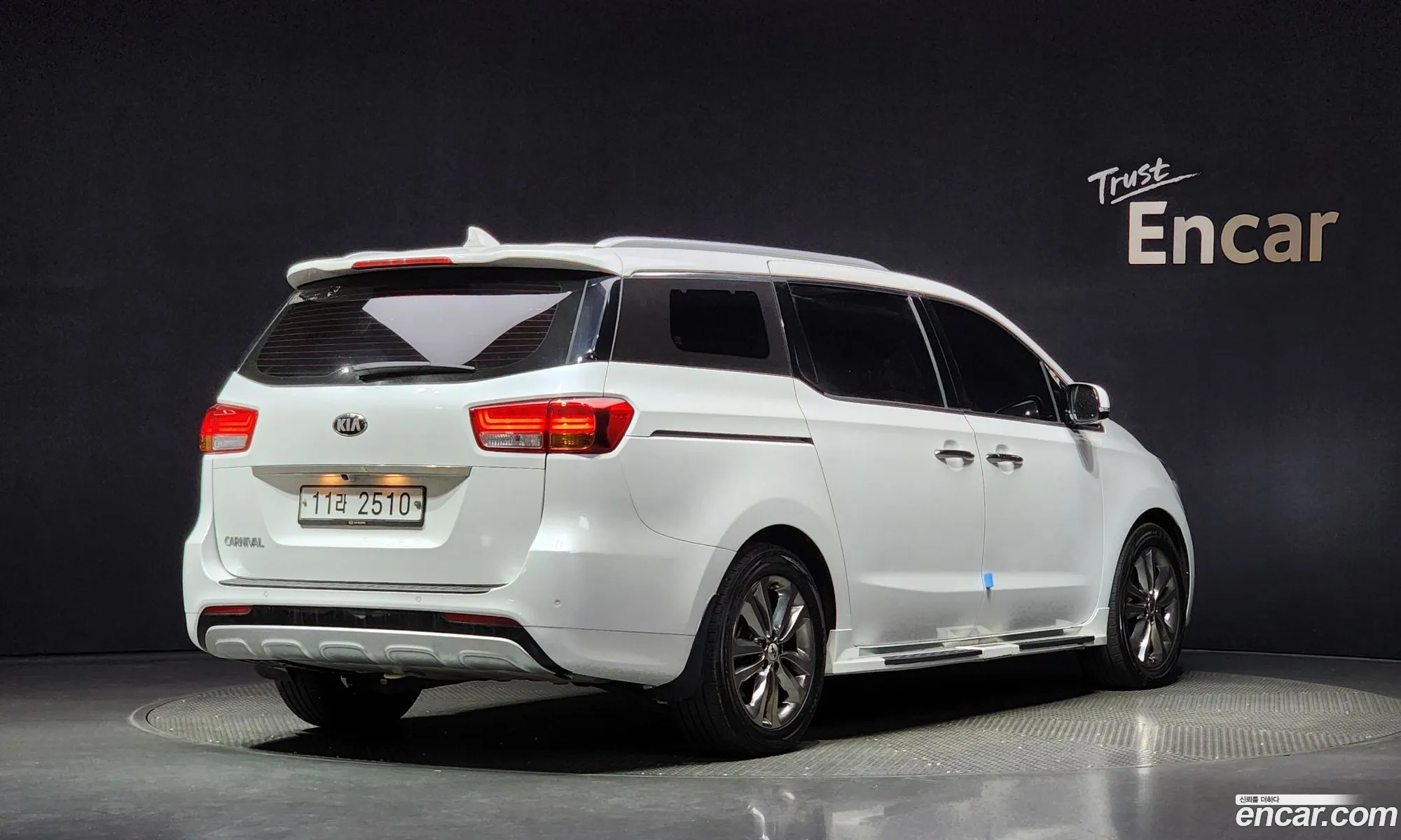 Kia Carnival 9-Seater Prestige 2018 - фотография 12277907