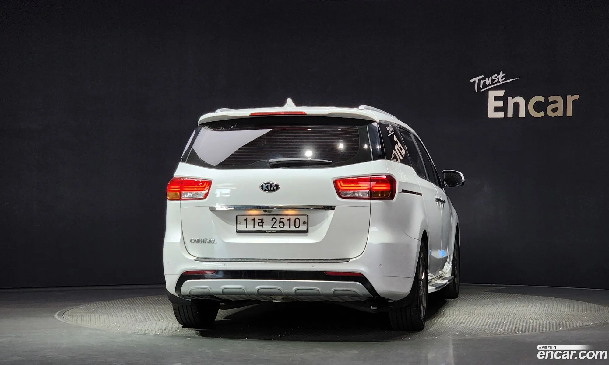 Kia Carnival 9-Seater Prestige 2018 - фотография 12277909