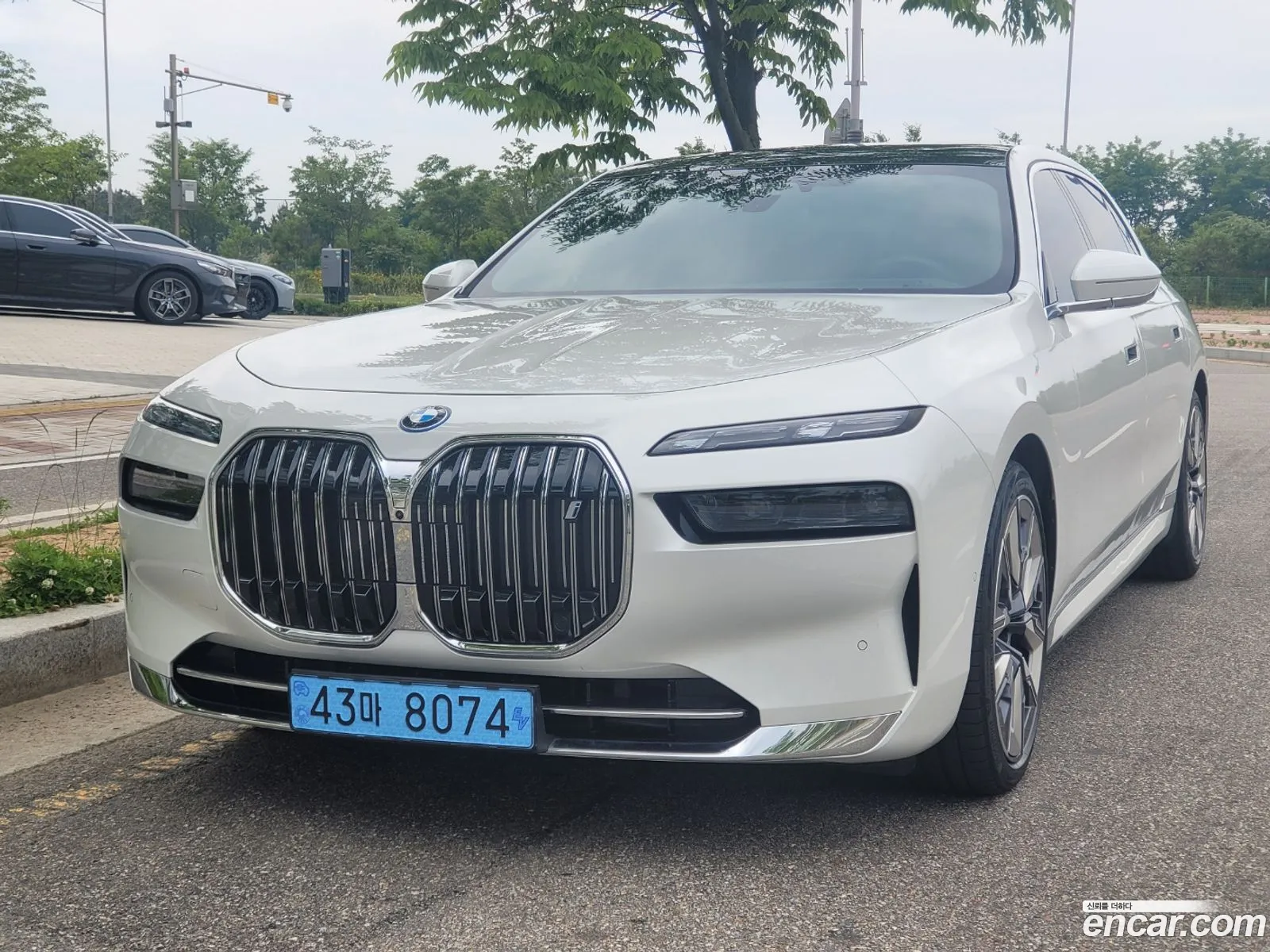 BMW I7 xDrive 60 Design Pure Excellence 2023 - фотография 15631065