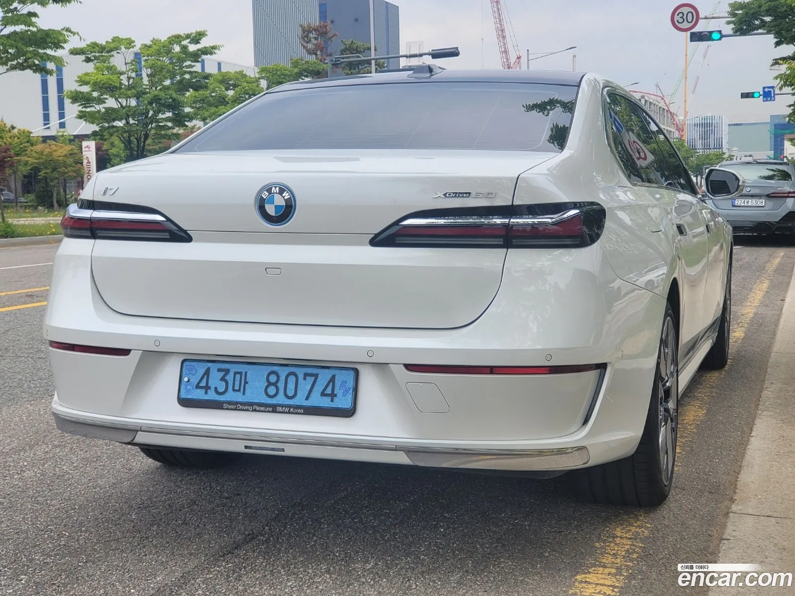 BMW I7 xDrive 60 Design Pure Excellence 2023 - фотография 15631066