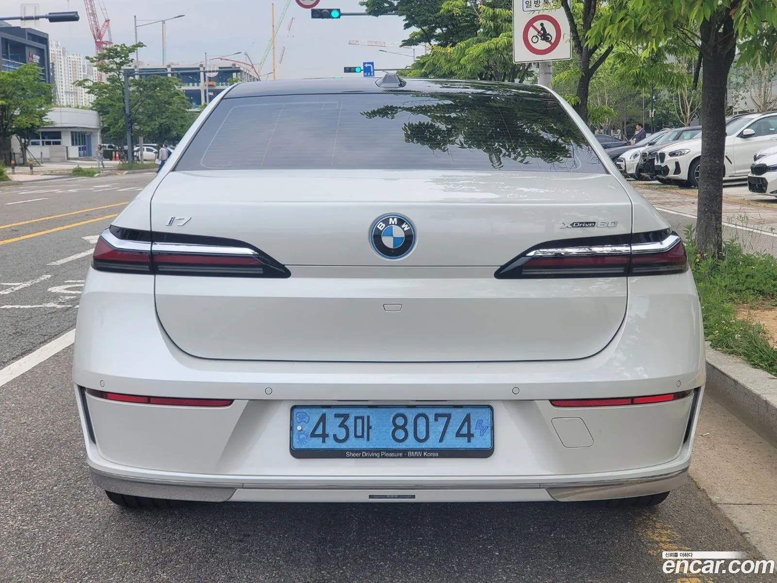 BMW I7 xDrive 60 Design Pure Excellence 2023 - фотография 15631068