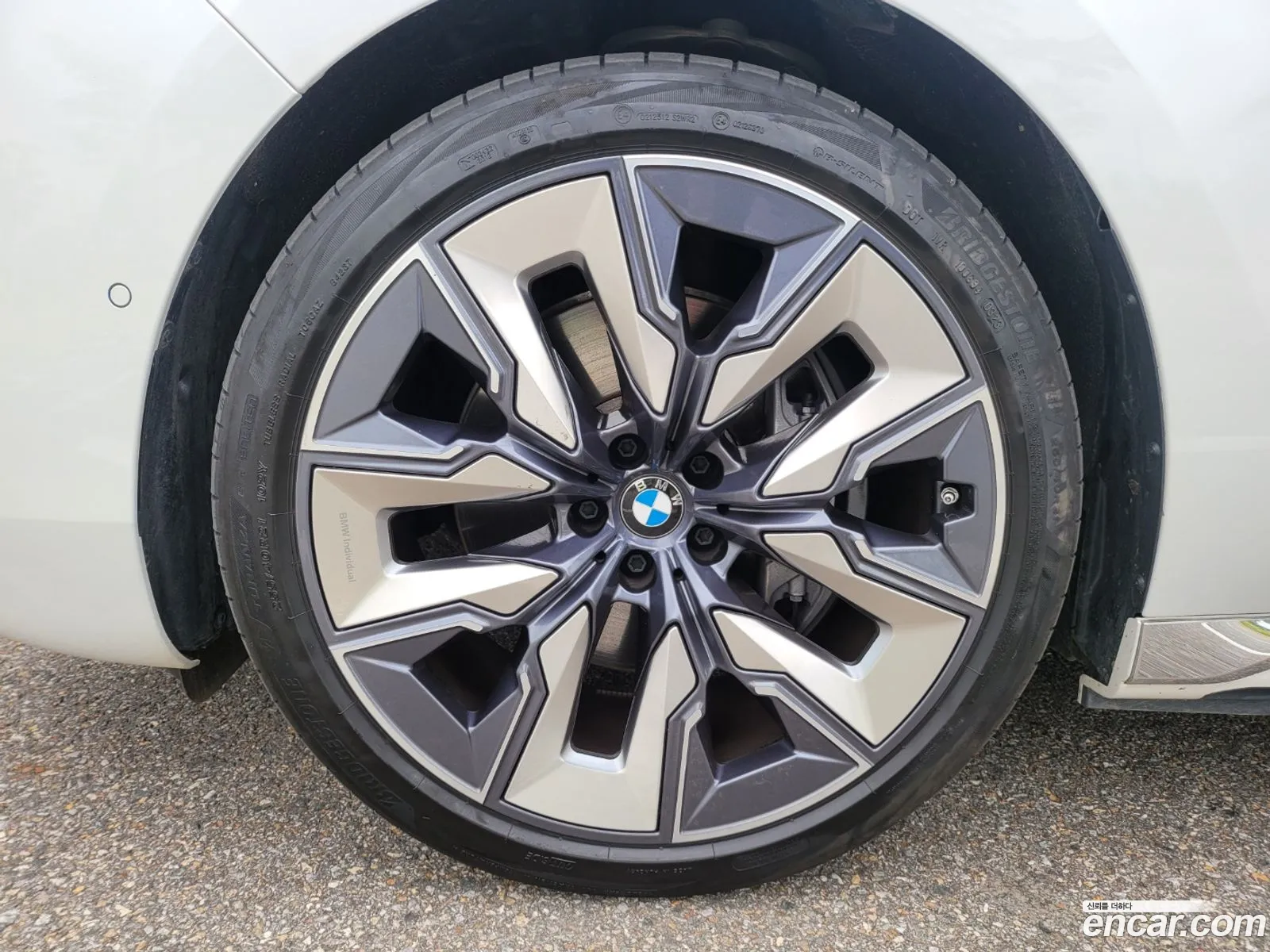 BMW I7 xDrive 60 Design Pure Excellence 2023 - фотография 15631069