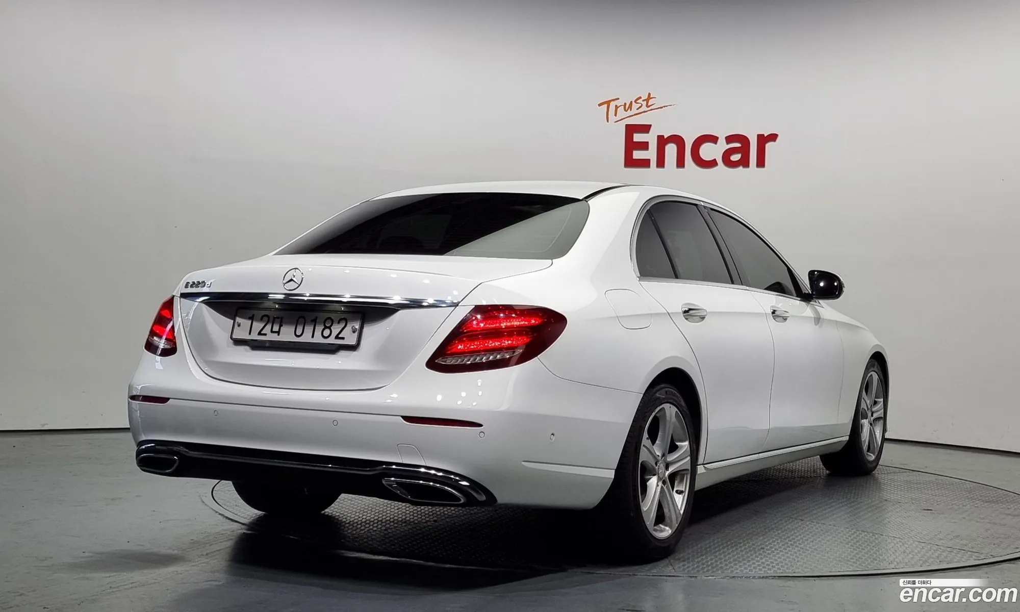 Benz E-Class W213 E220D Avantgarde - фотография 12686872