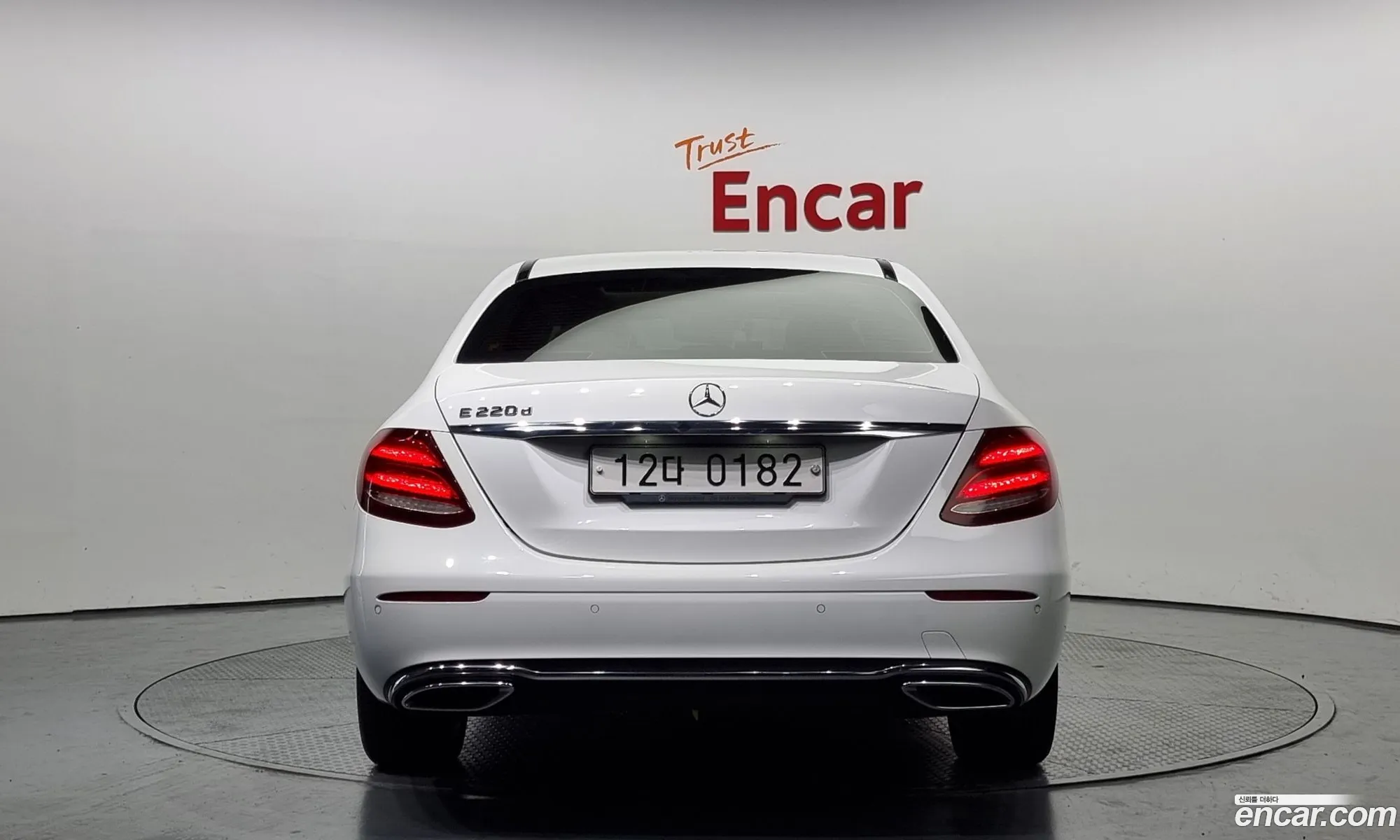 Benz E-Class W213 E220D Avantgarde - фотография 12686874