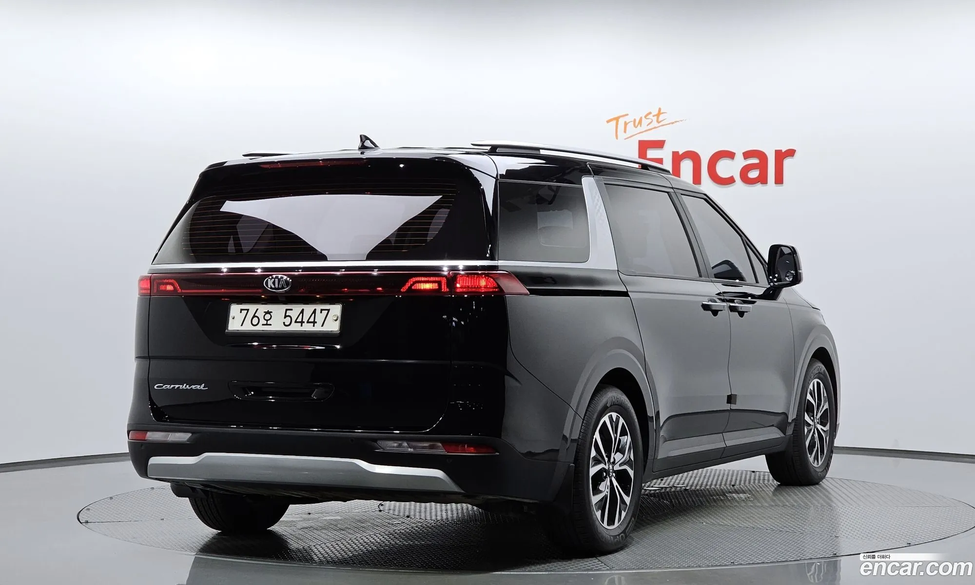 Kia Carnival 11-Seater Prestige 2021 - фотография 12500475