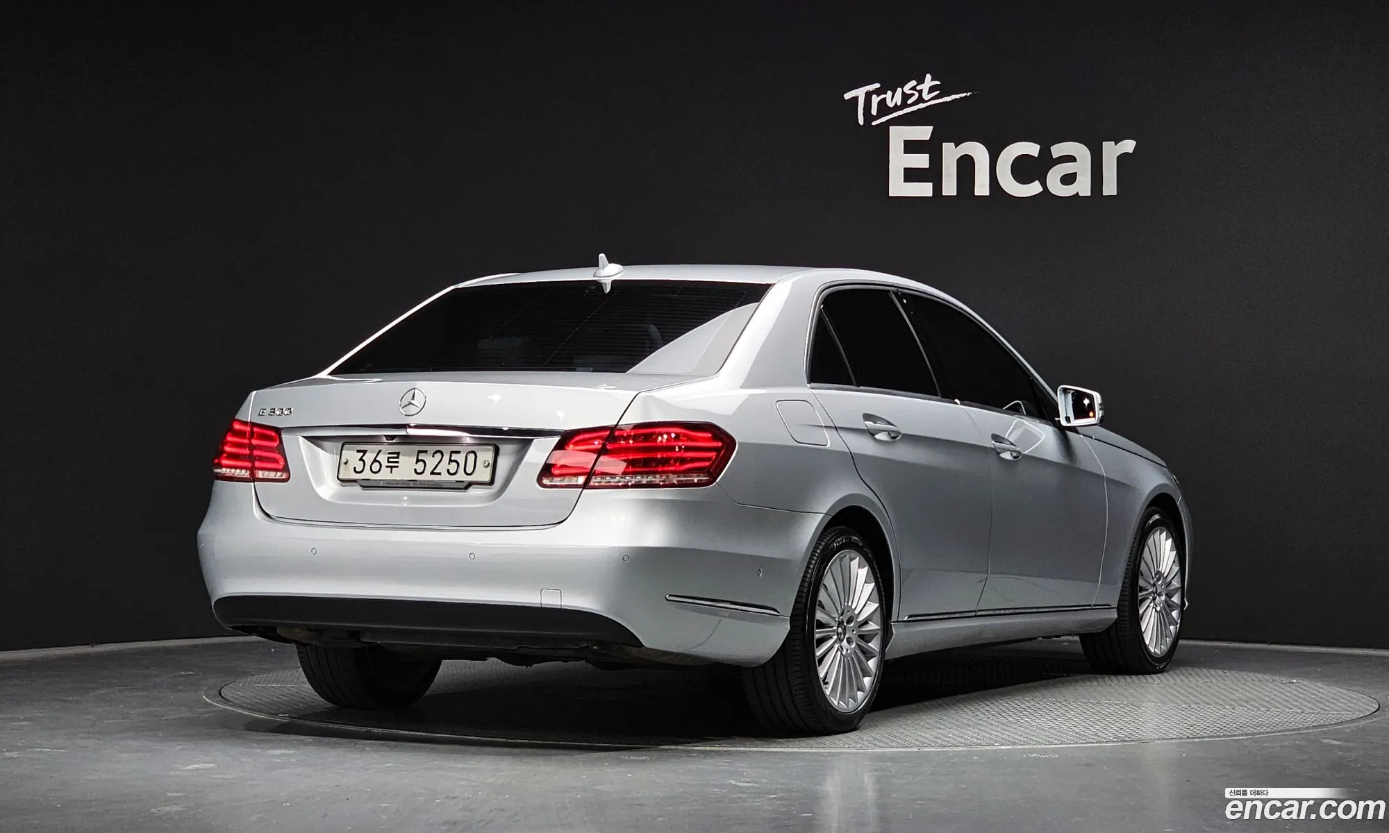 Mercedes-Benz E-Klasse E300 Elegance 2016 - фотография 12677002