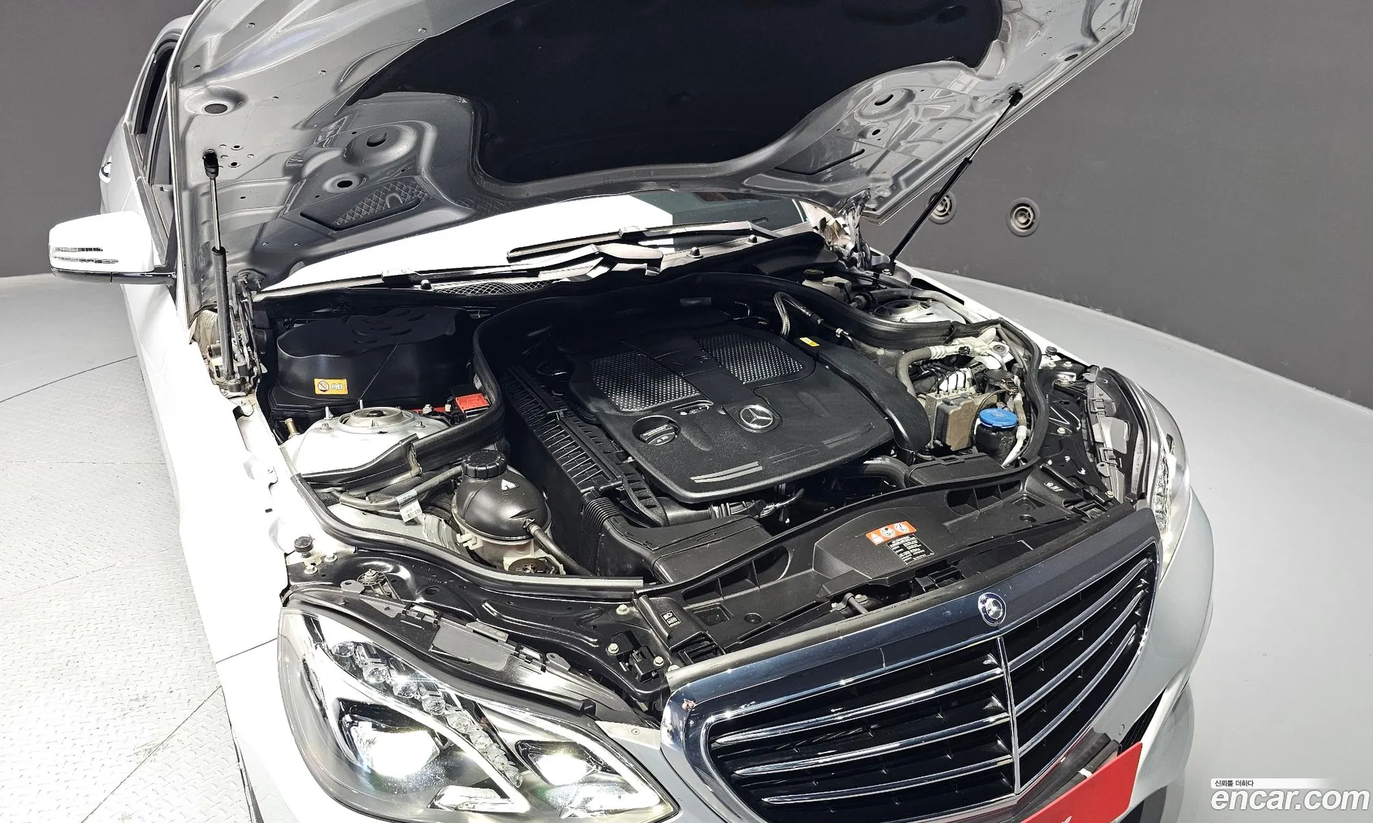 Mercedes-Benz E-Klasse E300 Elegance 2016 - фотография 12677006