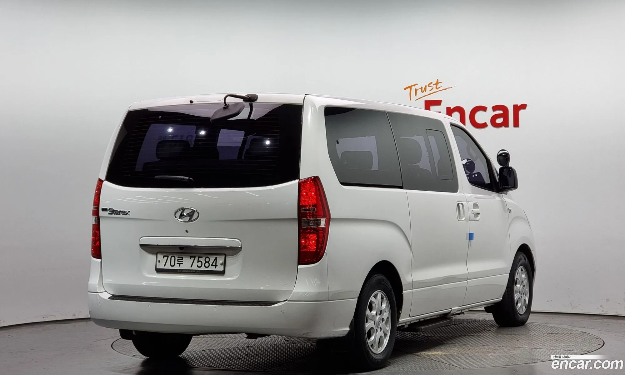 Hyundai Starex 12-Seater Wagon 2015 - фотография 17280663