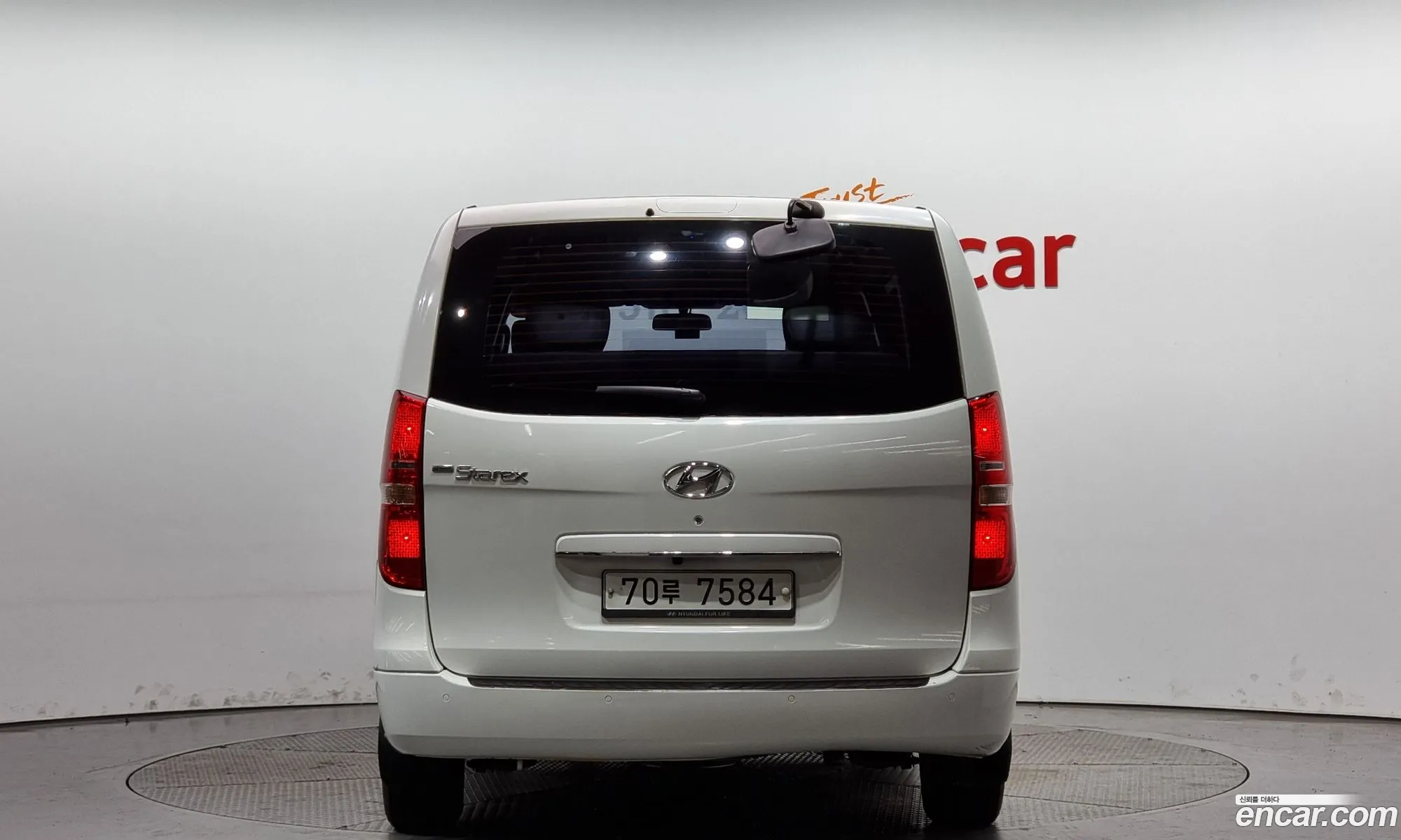 Hyundai Starex 12-Seater Wagon 2015 - фотография 17280665