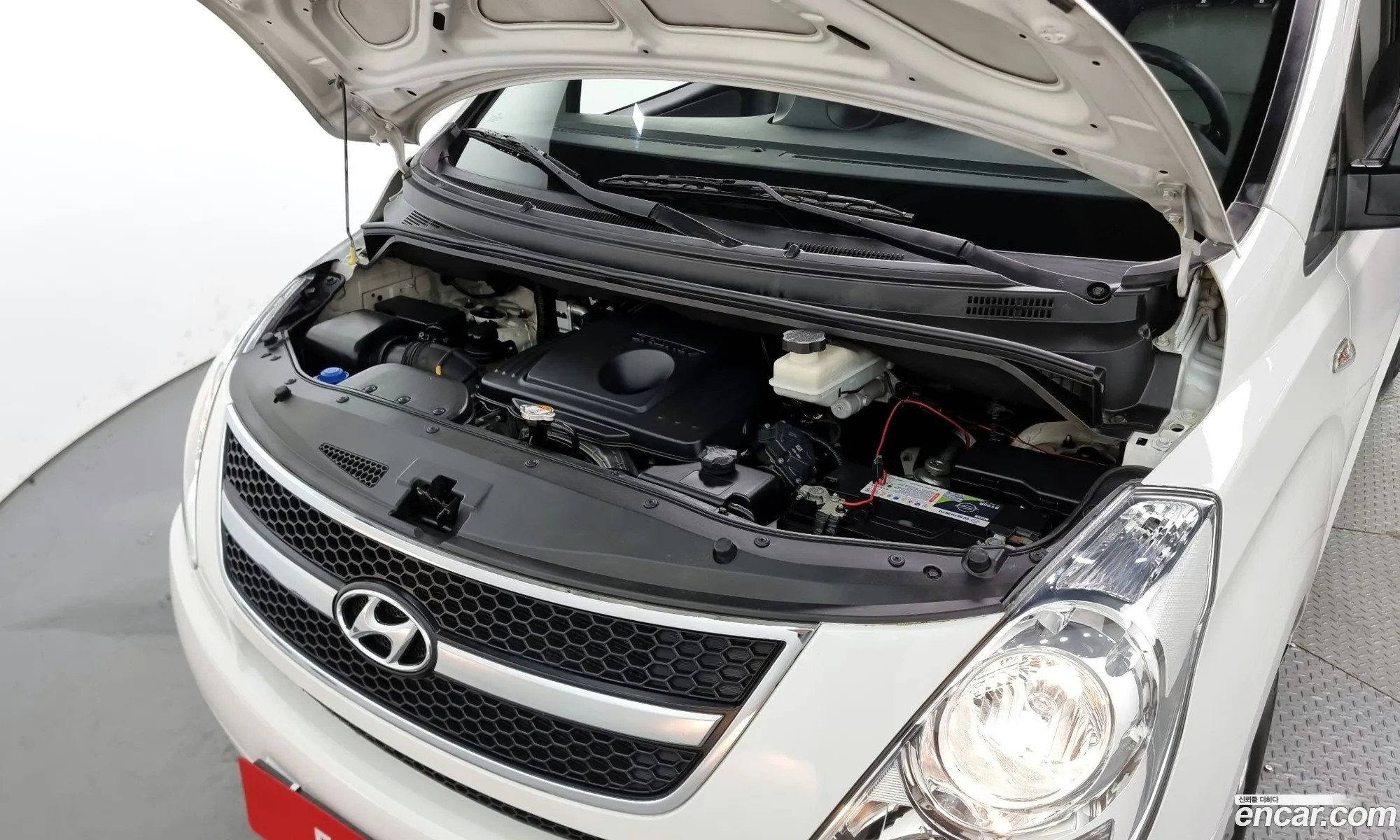 Hyundai Starex 12-Seater Wagon 2015 - фотография 17280667