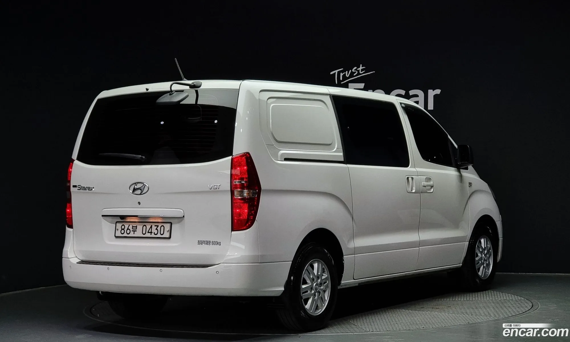 Hyundai Starex 5-Seater Van 2018 - фотография 18958807