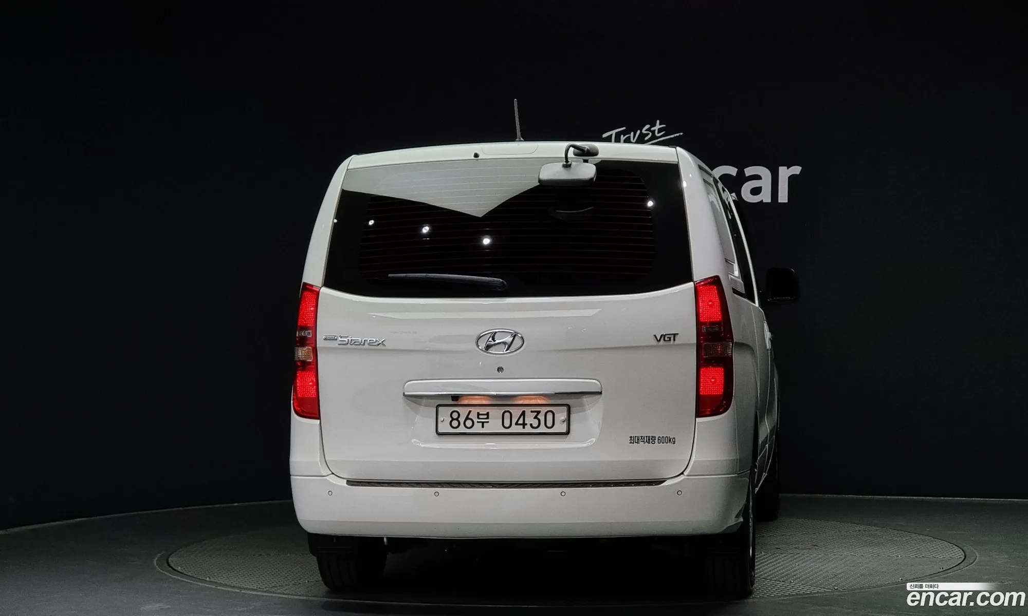 Hyundai Starex 5-Seater Van 2018 - фотография 18958811