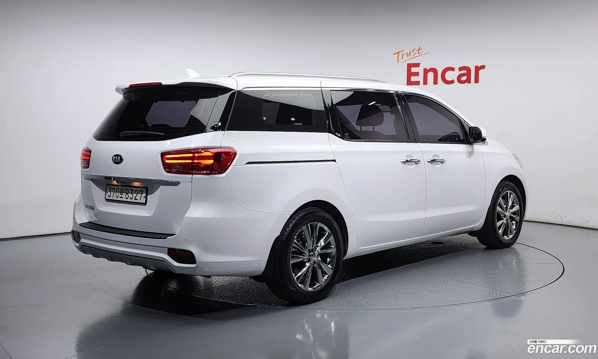 Kia Carnival 9-Seater Prestige 2020 - фотография 16053980