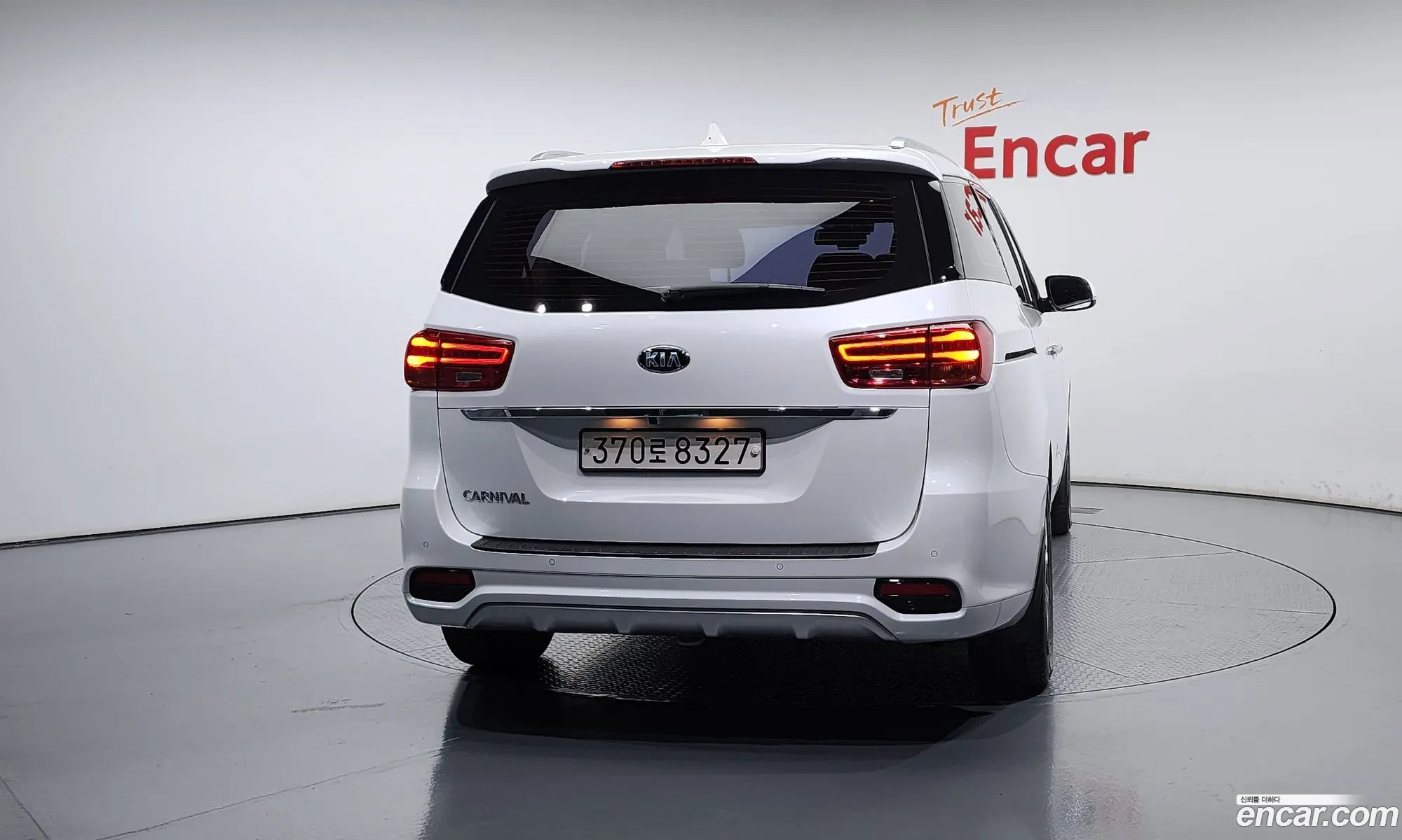 Kia Carnival 9-Seater Prestige 2020 - фотография 16053984