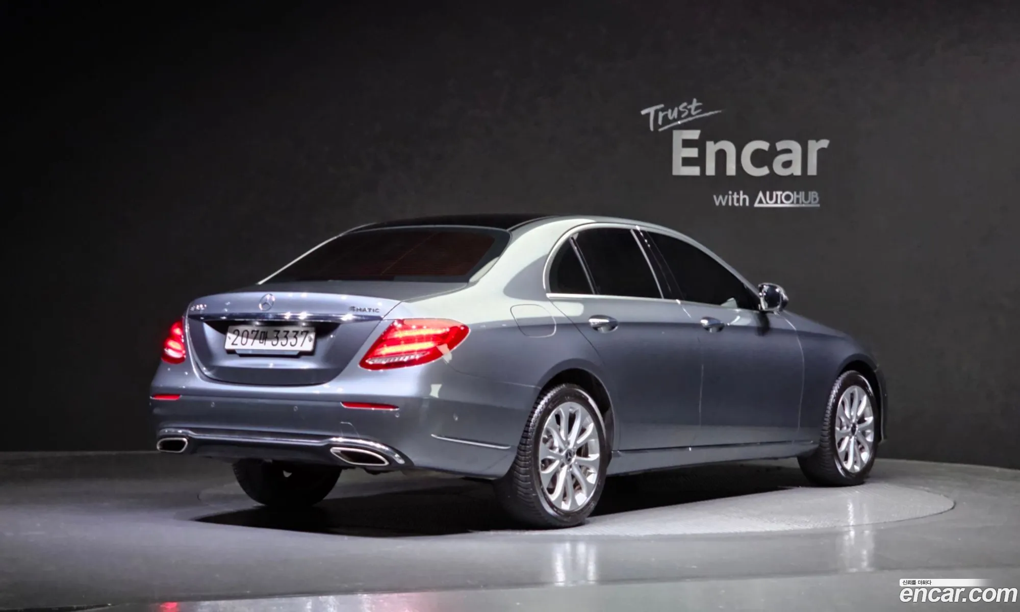 Benz E-Class W213 E300 4Matic Exclusive - фотография 13175936
