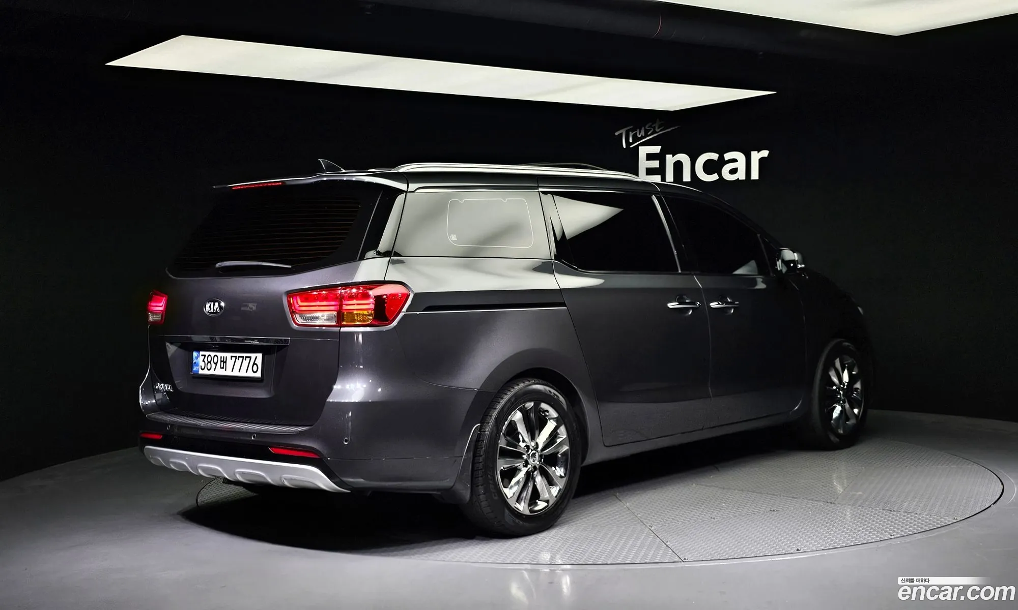 Kia Carnival 9-Seater Prestige 2016 - фотография 12469620