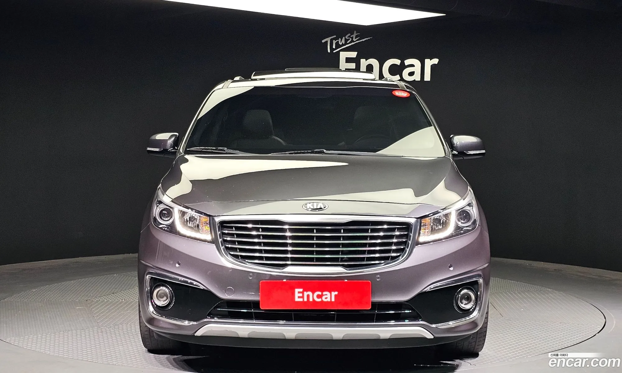 Kia Carnival 9-Seater Prestige 2016 - фотография 12469621