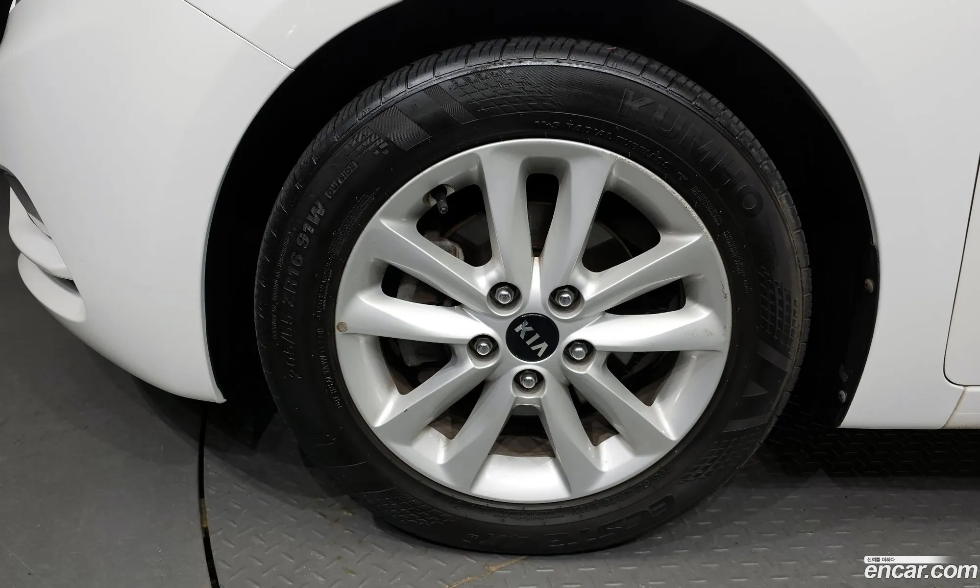 Kia K3 I Deluxe 2015 - фотография 17177993