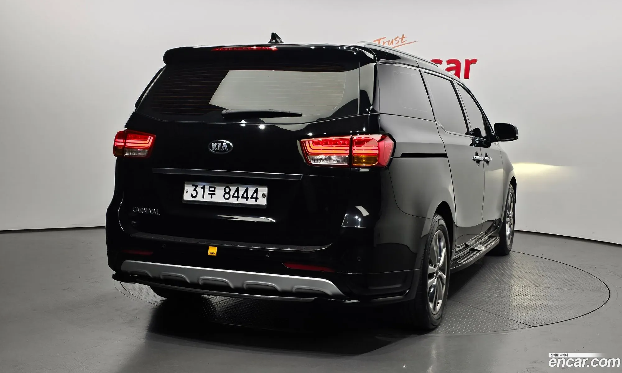 Kia Carnival 9-Seater Noblesse 2015 - фотография 11770144