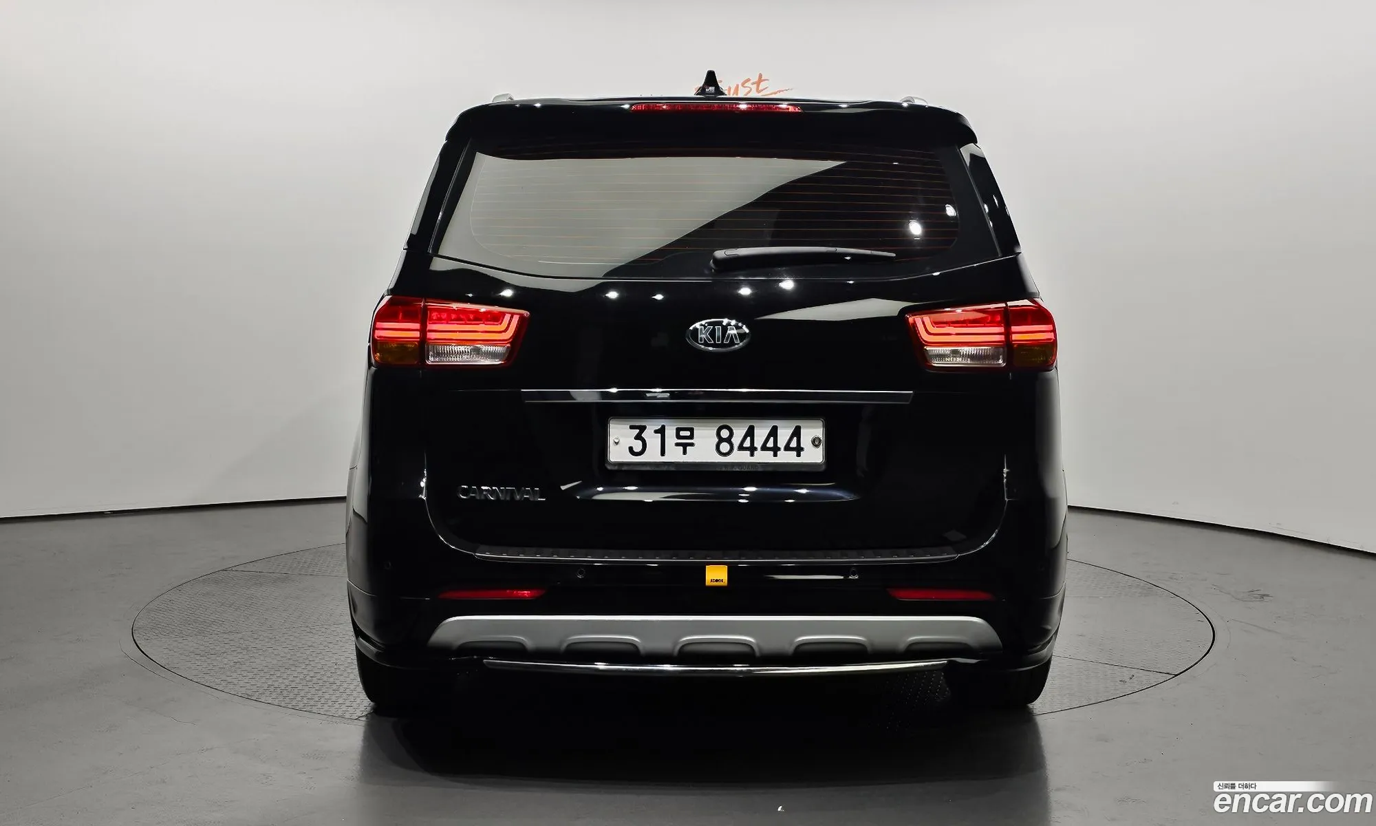 Kia Carnival 9-Seater Noblesse 2015 - фотография 11770146