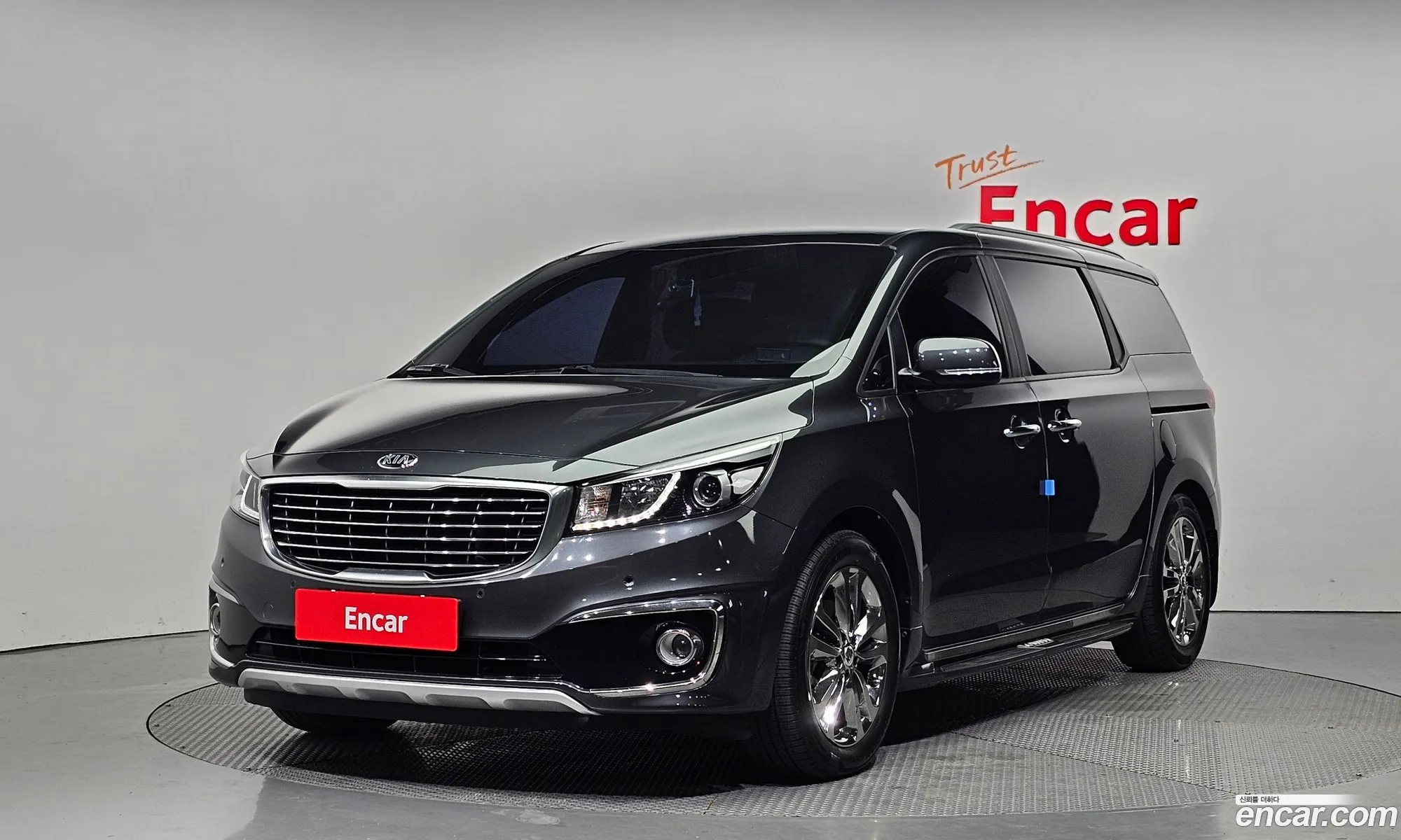 Kia Carnival 9-Seater Prestige 2016 - фотография 11070700