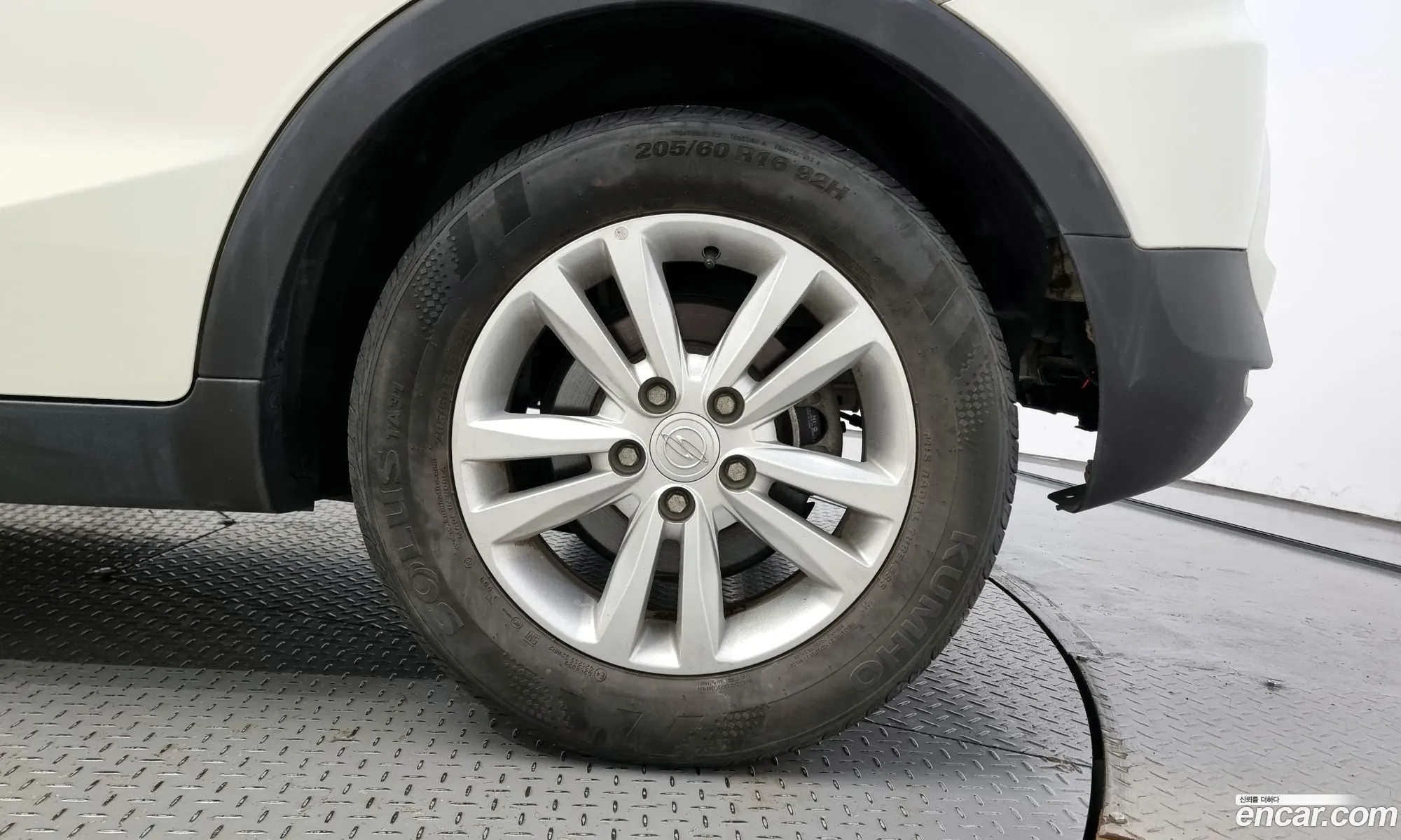 Ssangyong Tivoli Tivoli Vx 2Wd 2015 - фотография 2012238