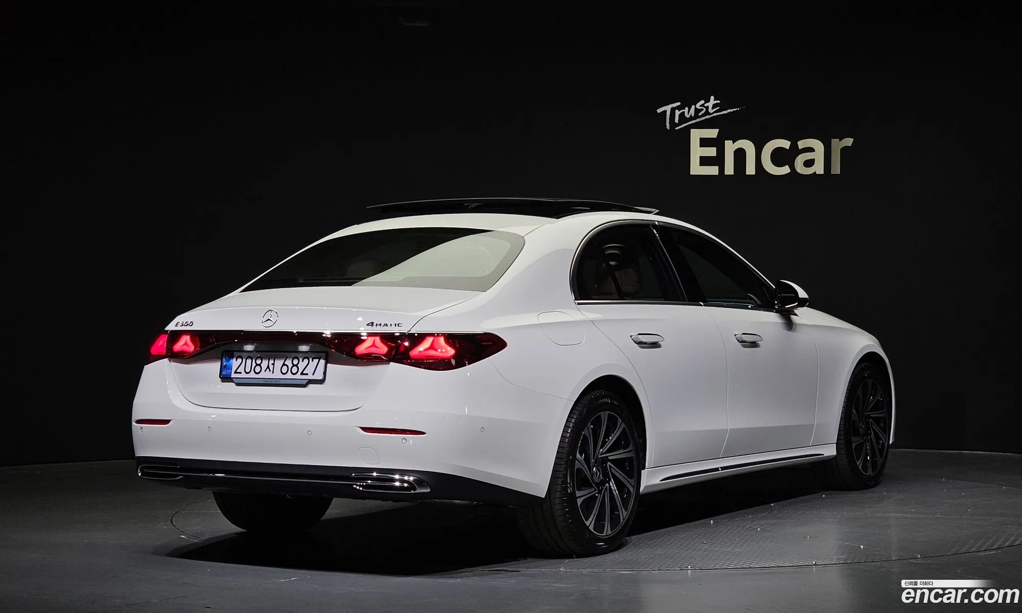 Mercedes-Benz E-Klasse E300 4Matic Exclusive 2024 - фотография 14012475