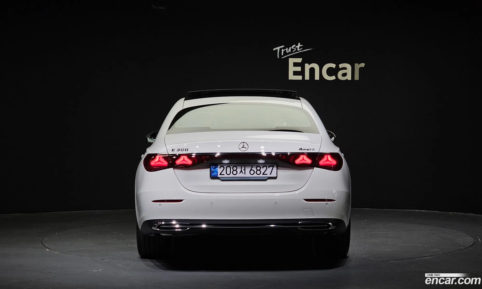 Mercedes-Benz E-Klasse E300 4Matic Exclusive 2024 - фотография 14012477